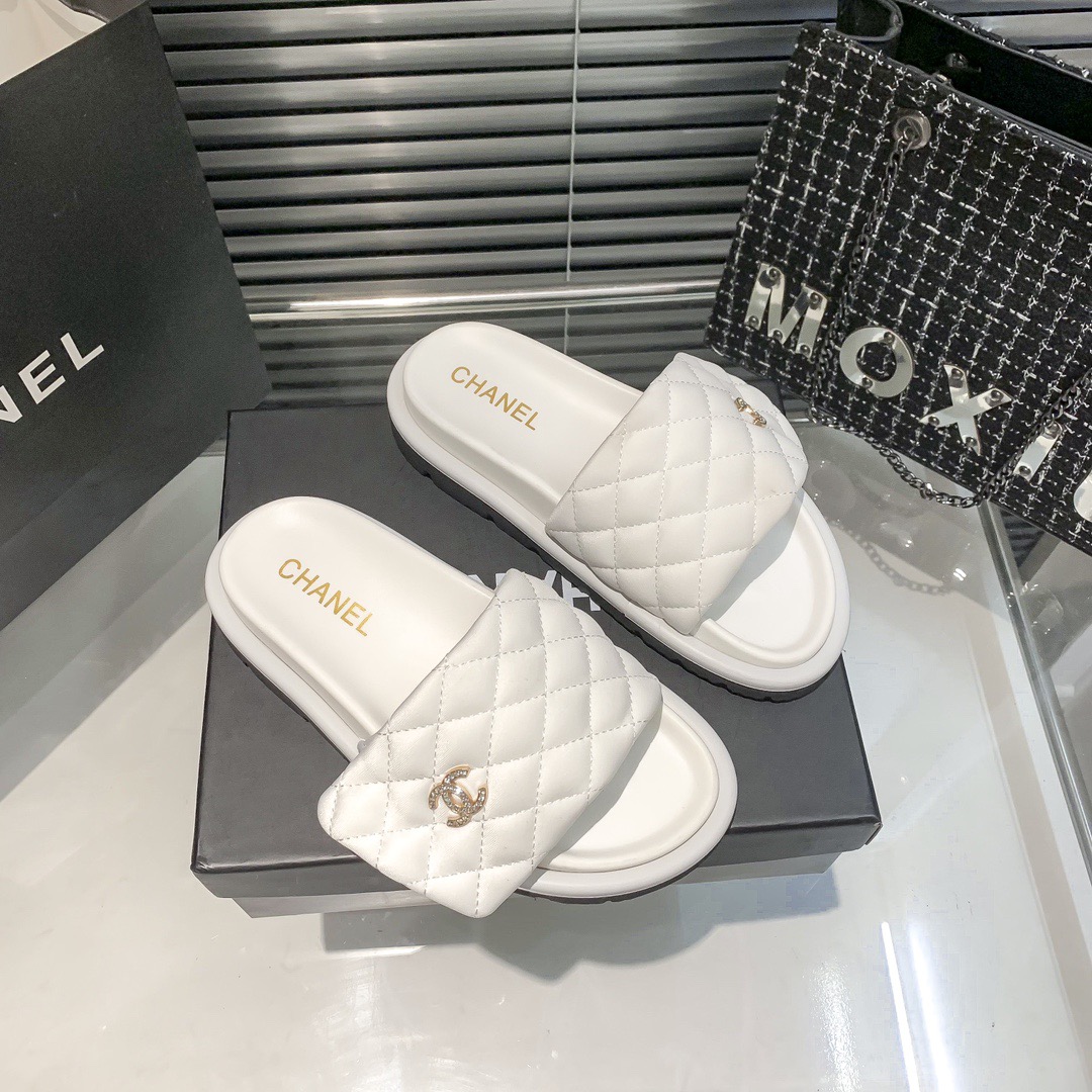 Chanel slides