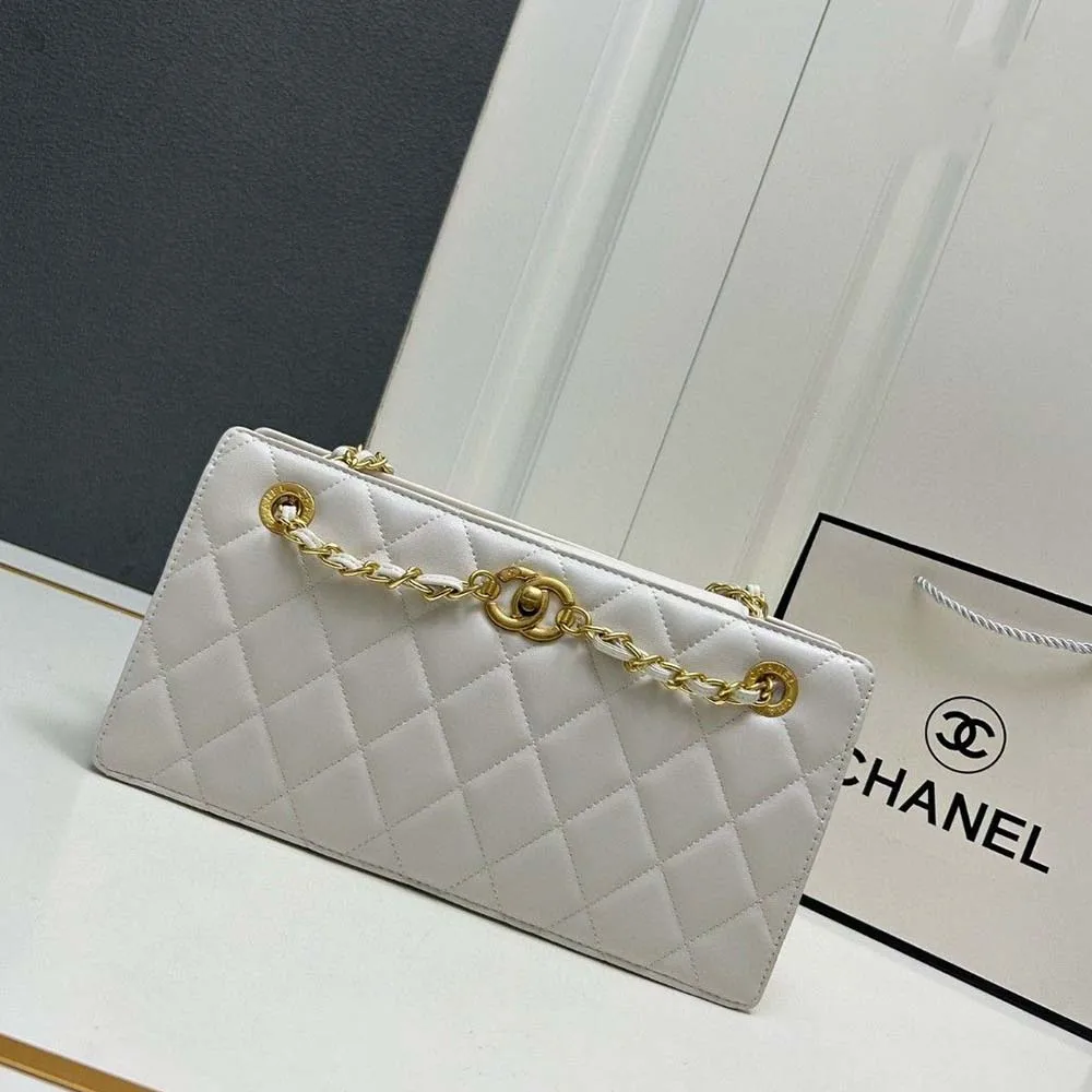 Chanel HandBag Made From Leather With Chain