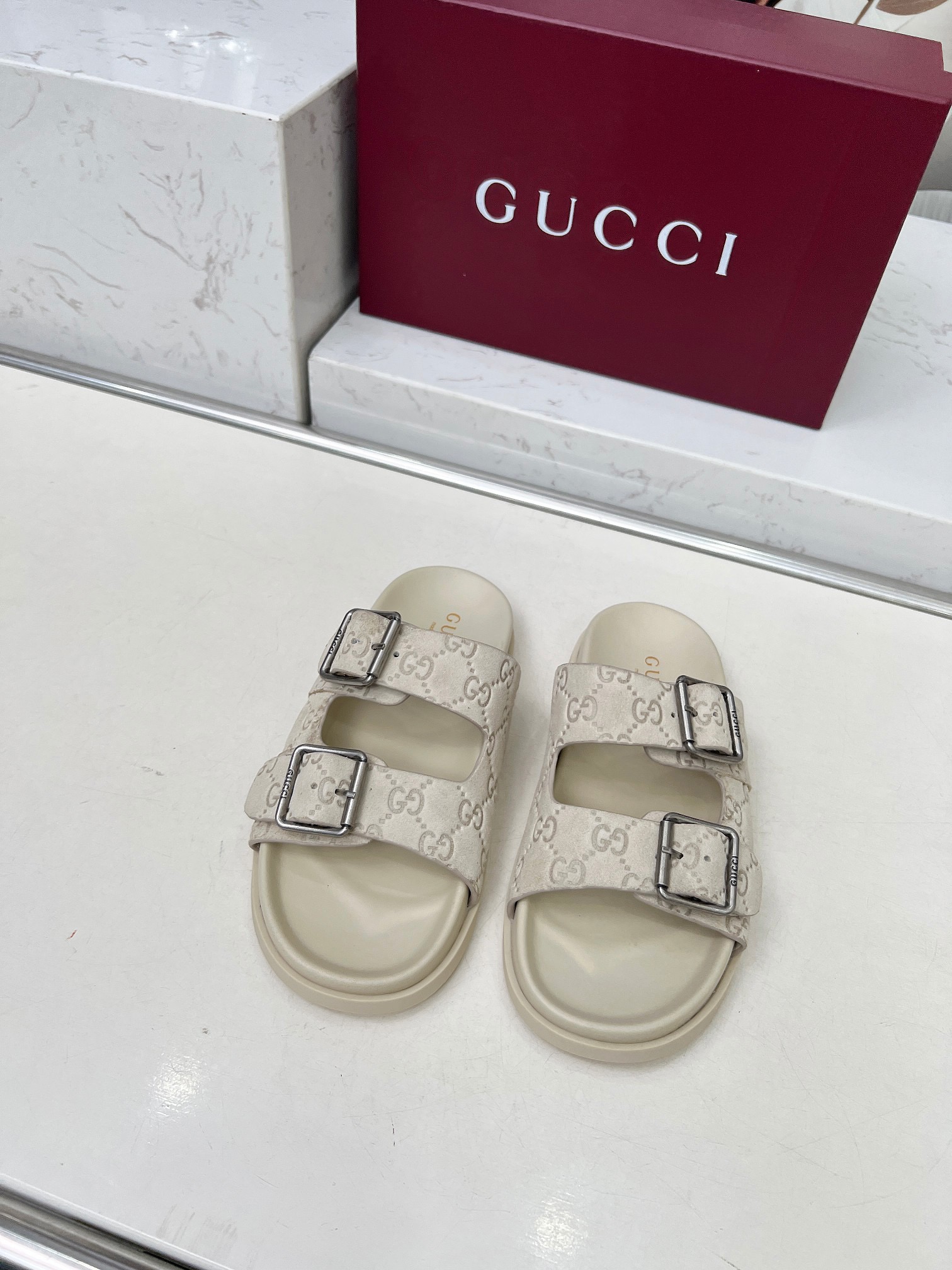 Gucci GG leather sandals | Smart Closet