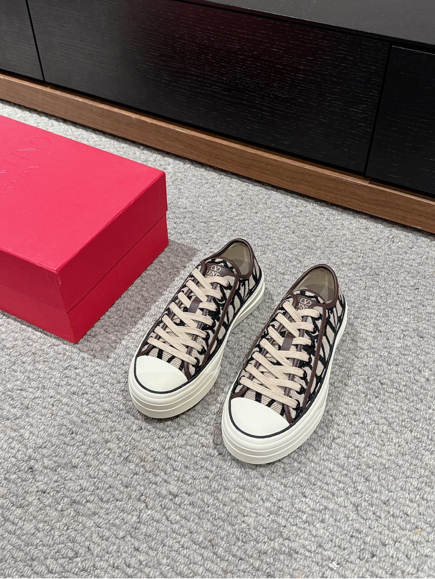 Valentino Garavani Vlogo Toile Platform Sneaker