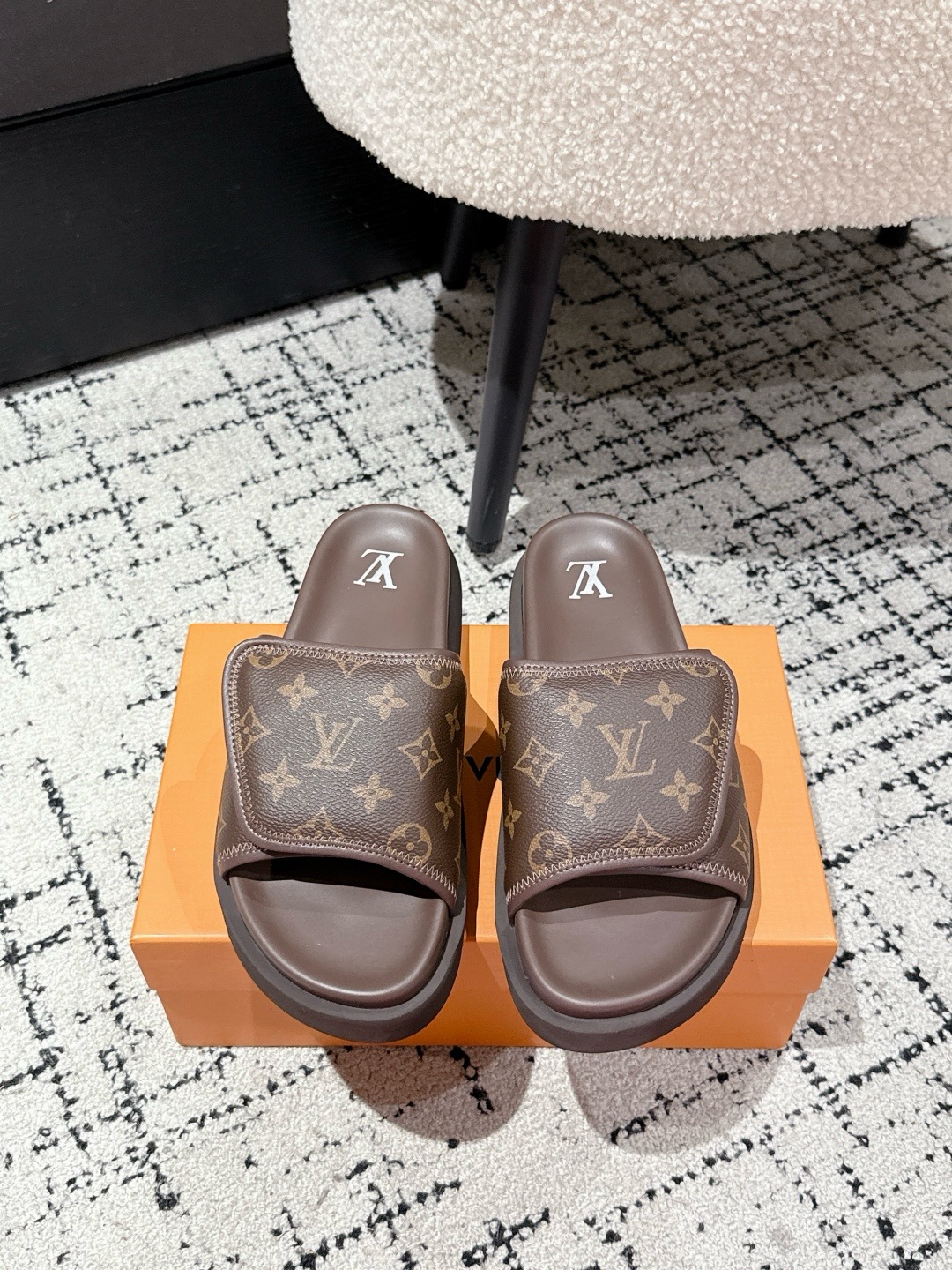 LV Miami Flip-flops Sandals