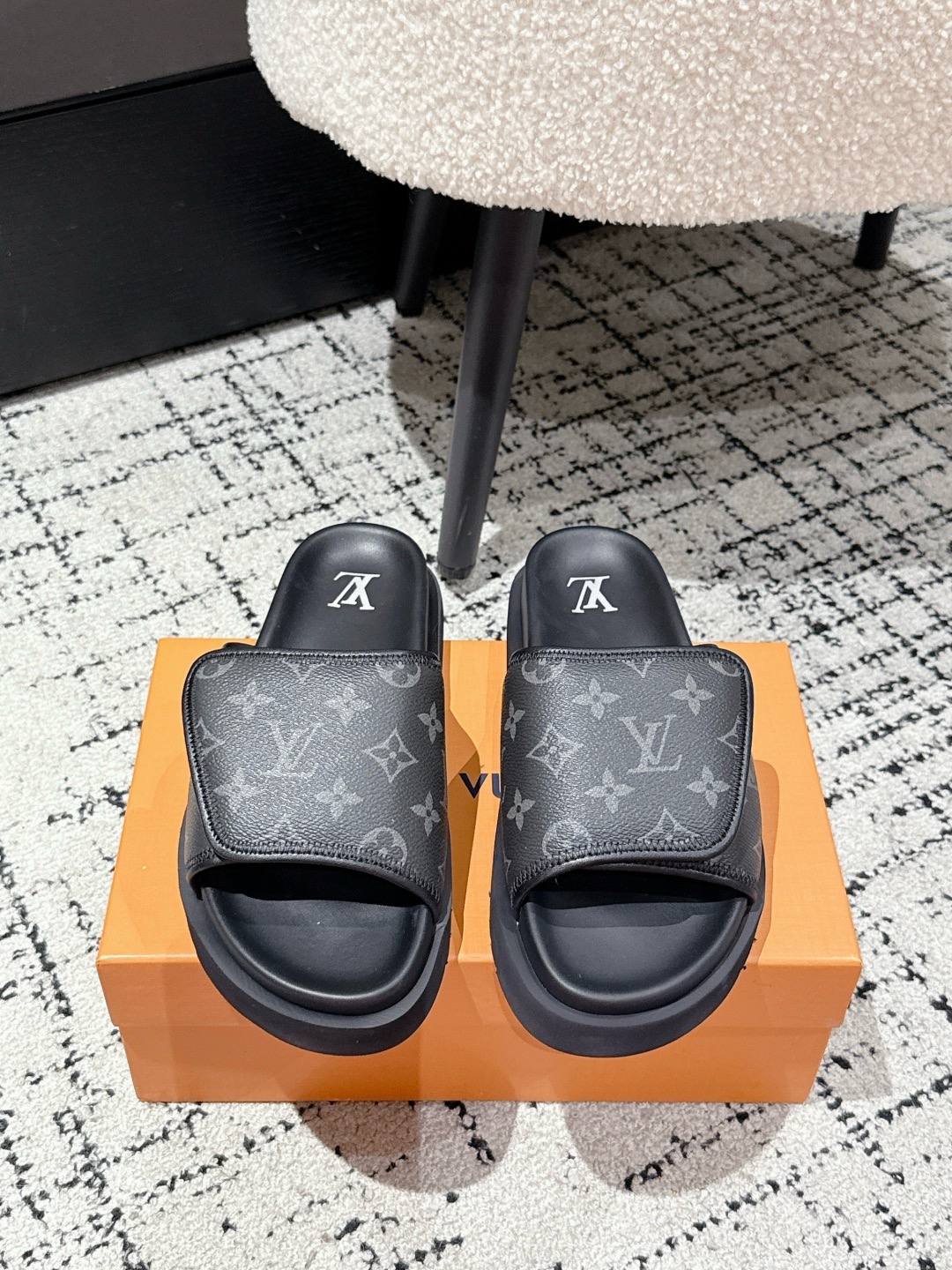 LV Miami Flip-flops Sandals