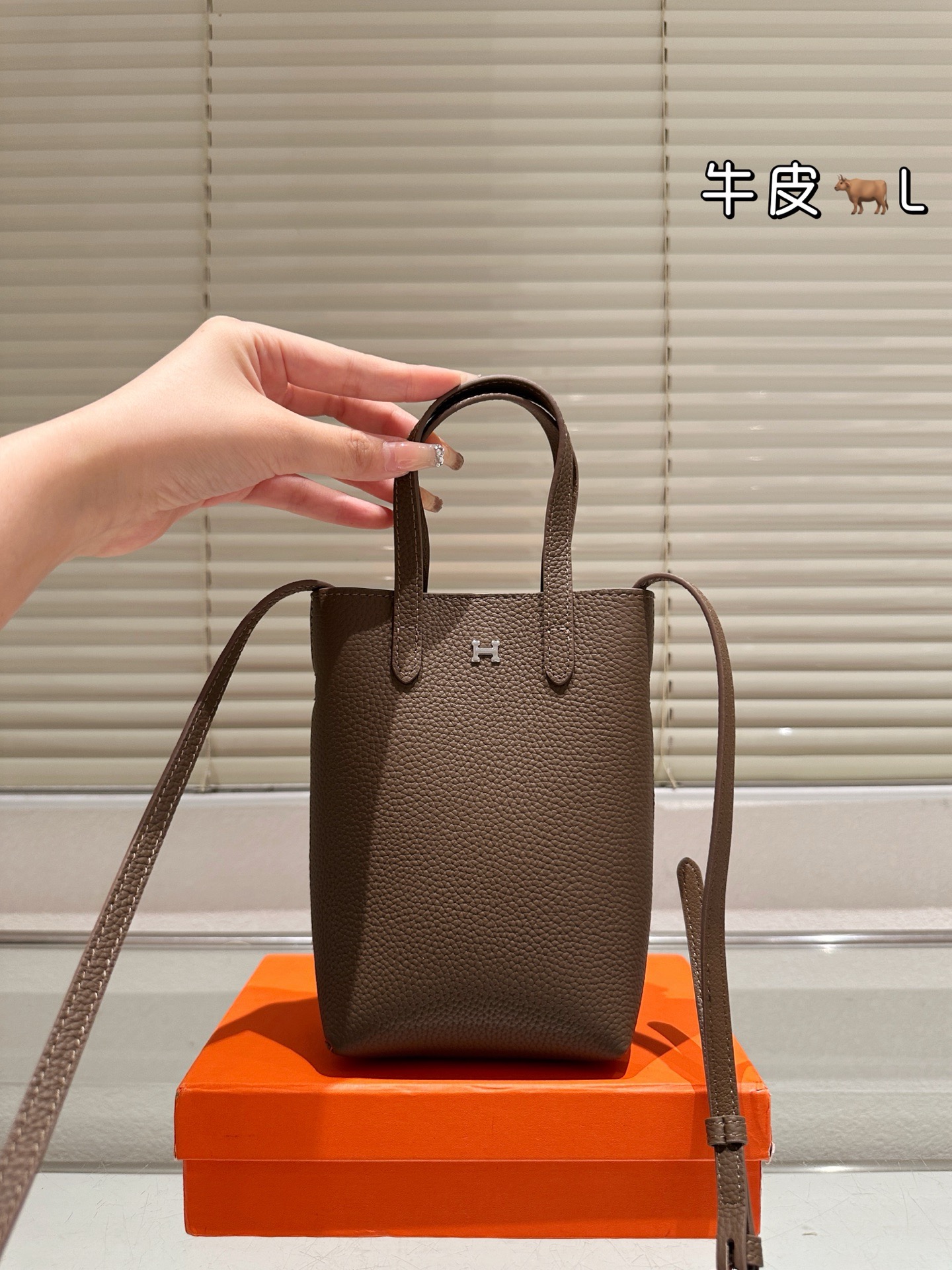Hermès In-the-Loop 18 bag