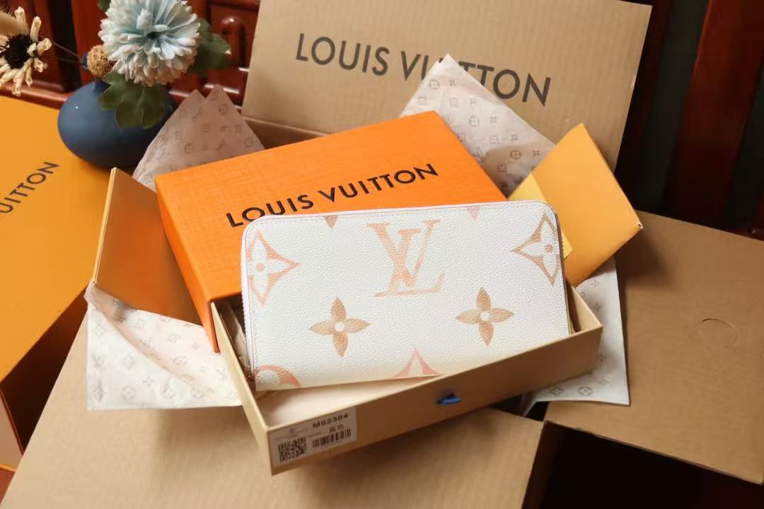 LV small wallet