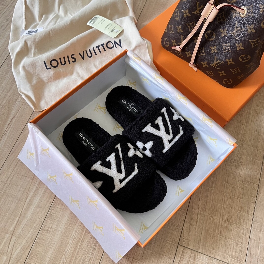 LV Fall/Winter Fuzzy Slippers