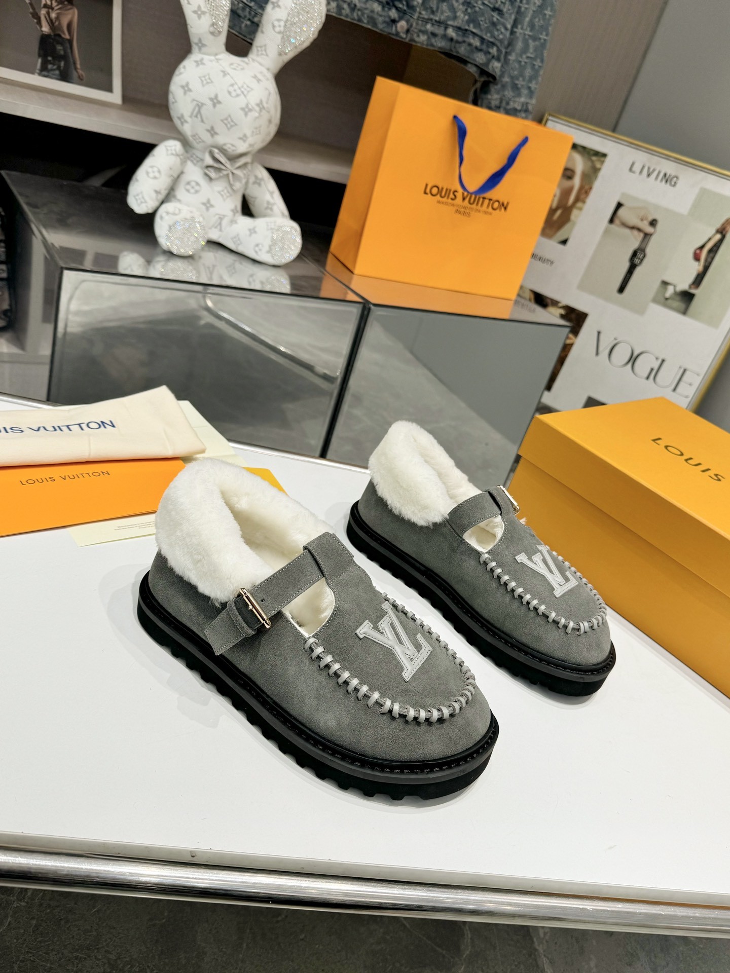 LV Fall/Winter Fuzzy Slippers