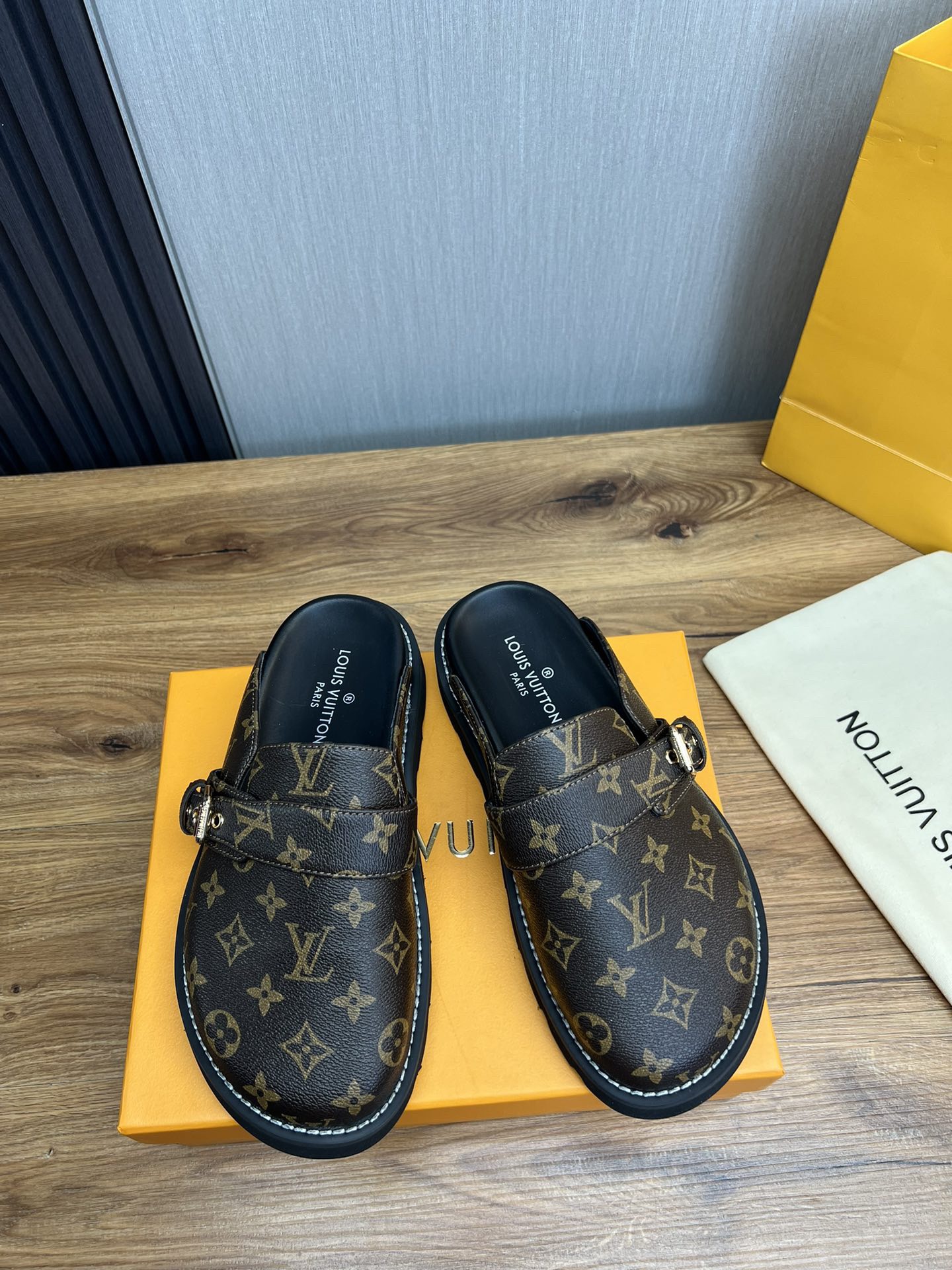 LV Cosy Flat Comfort Clog Sandals