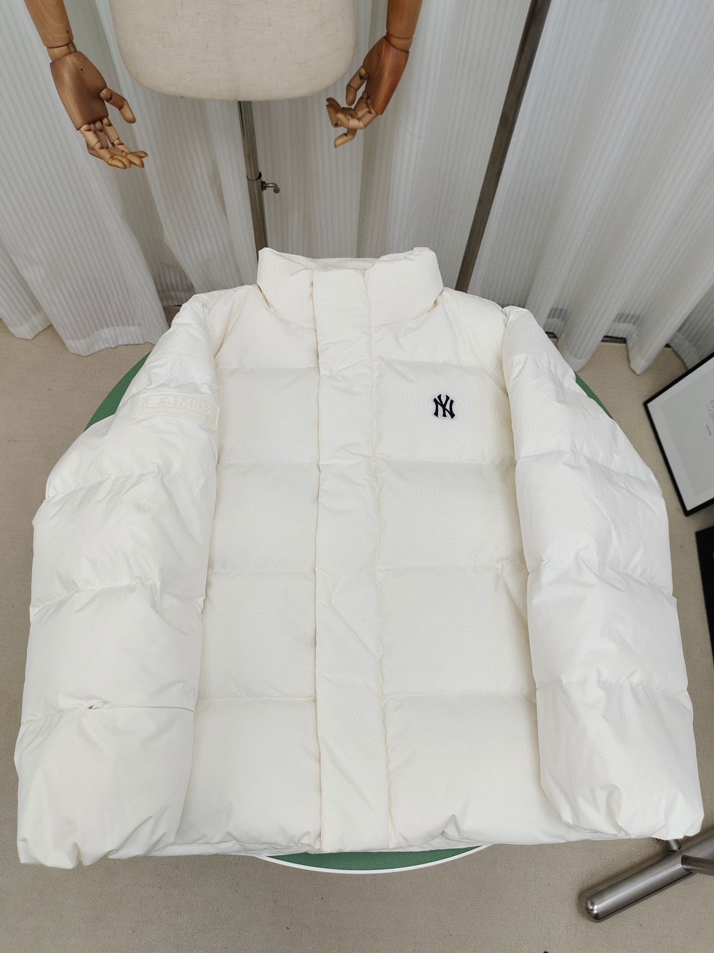 MLB New York Yankees Short Down Jacket