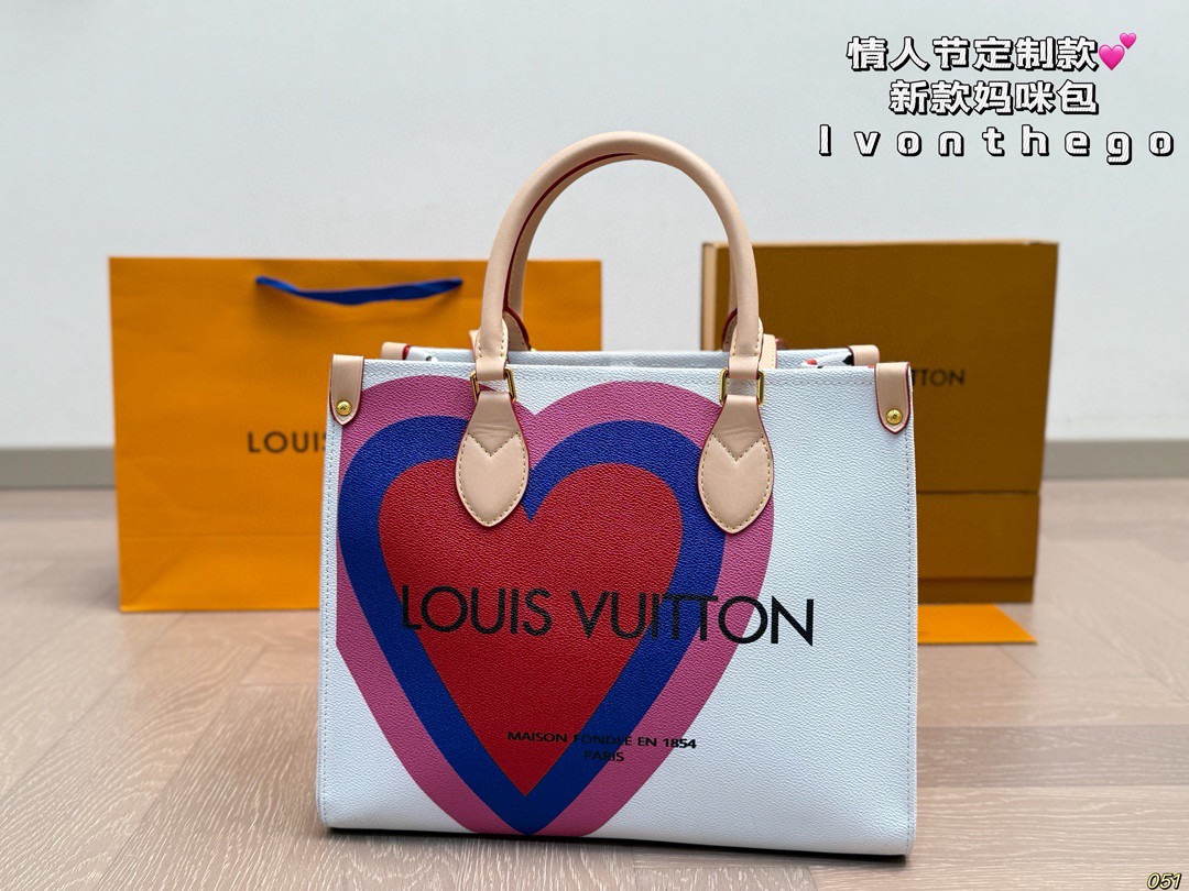 Lv Mom Bag on the go