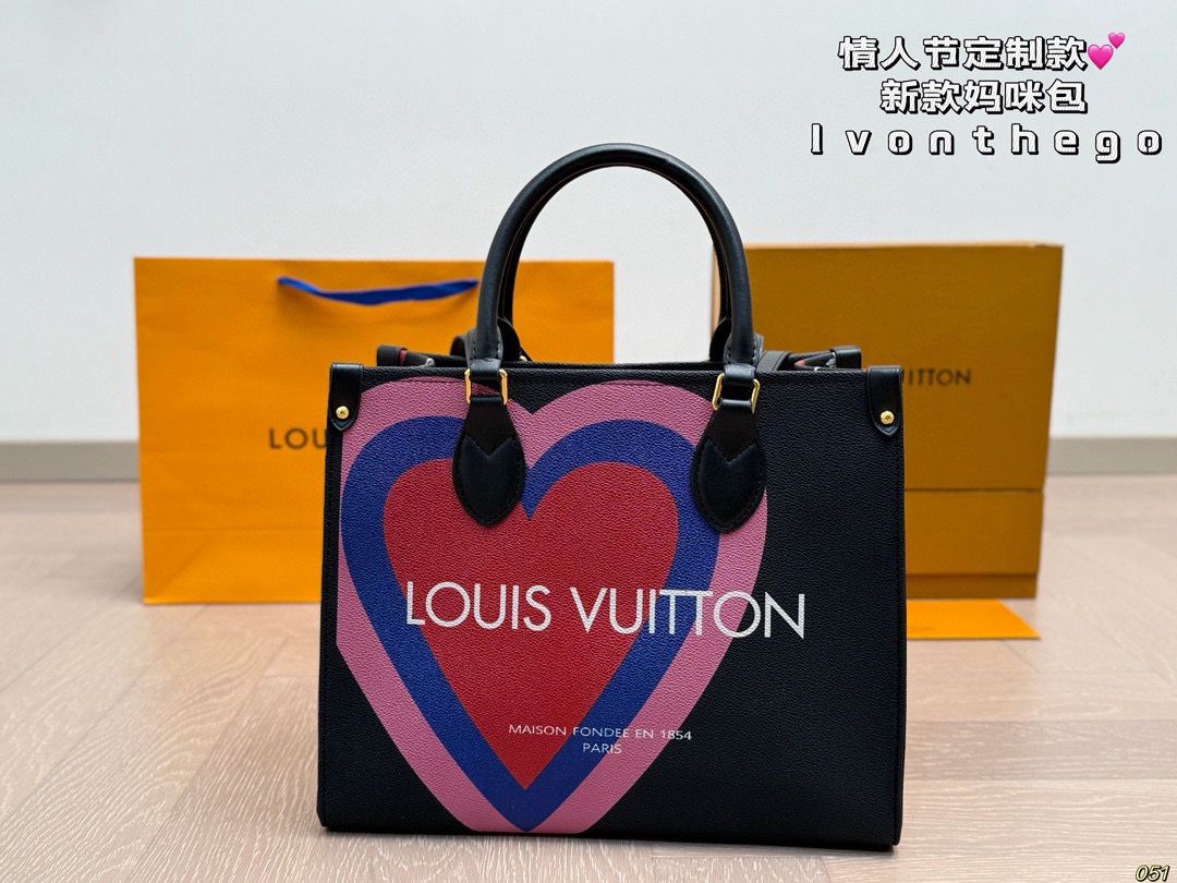 Lv Mom Bag on the go
