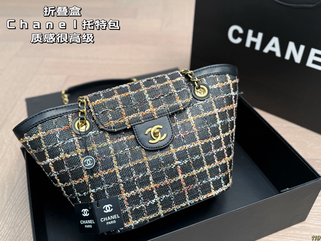 CHANEL Classic Flap Bag