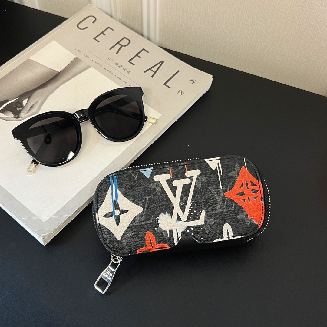 LV Glasses Pouch