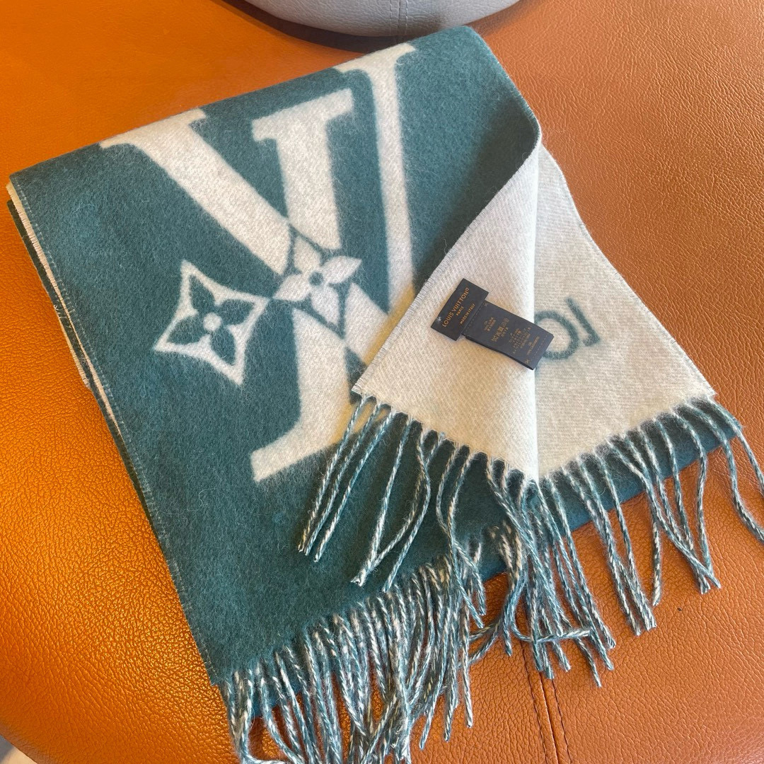 LV  Scarf