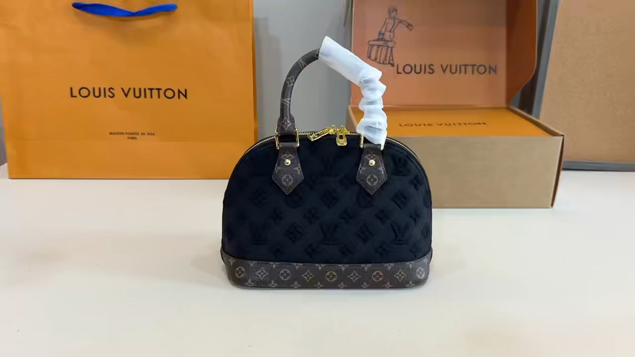 Lv Teddy Shell Bag
