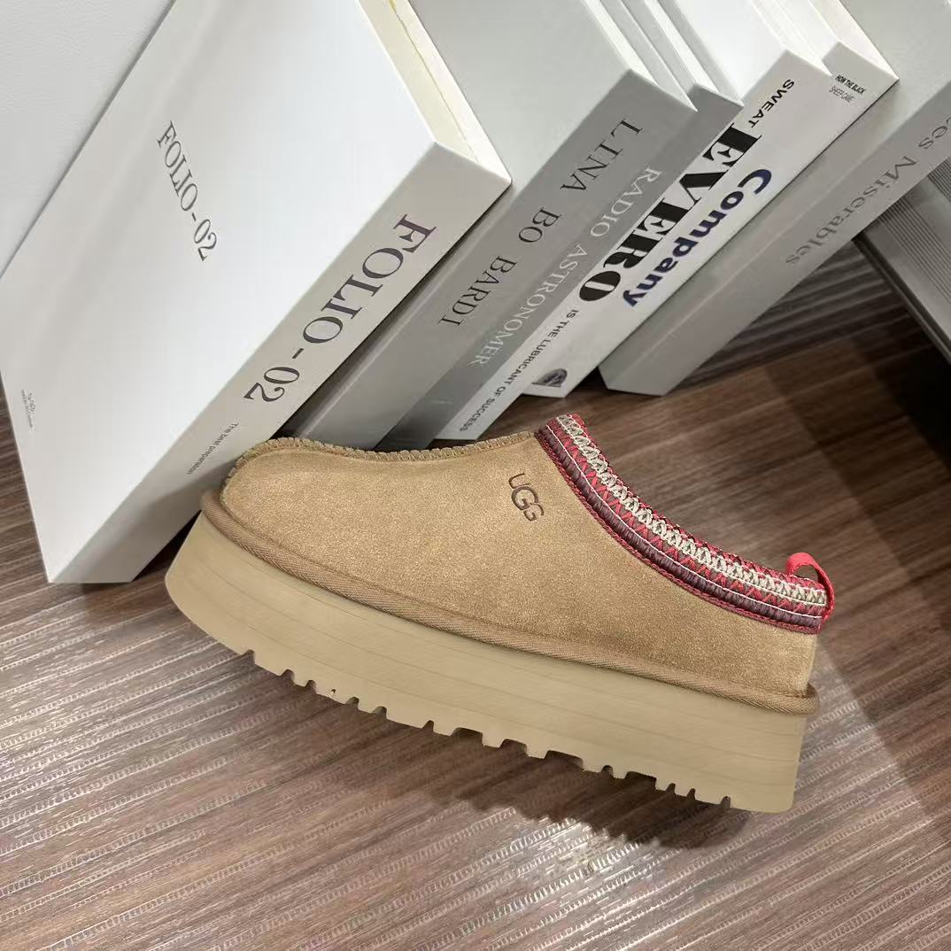 UGG W Classic Dipper Black, chestnut