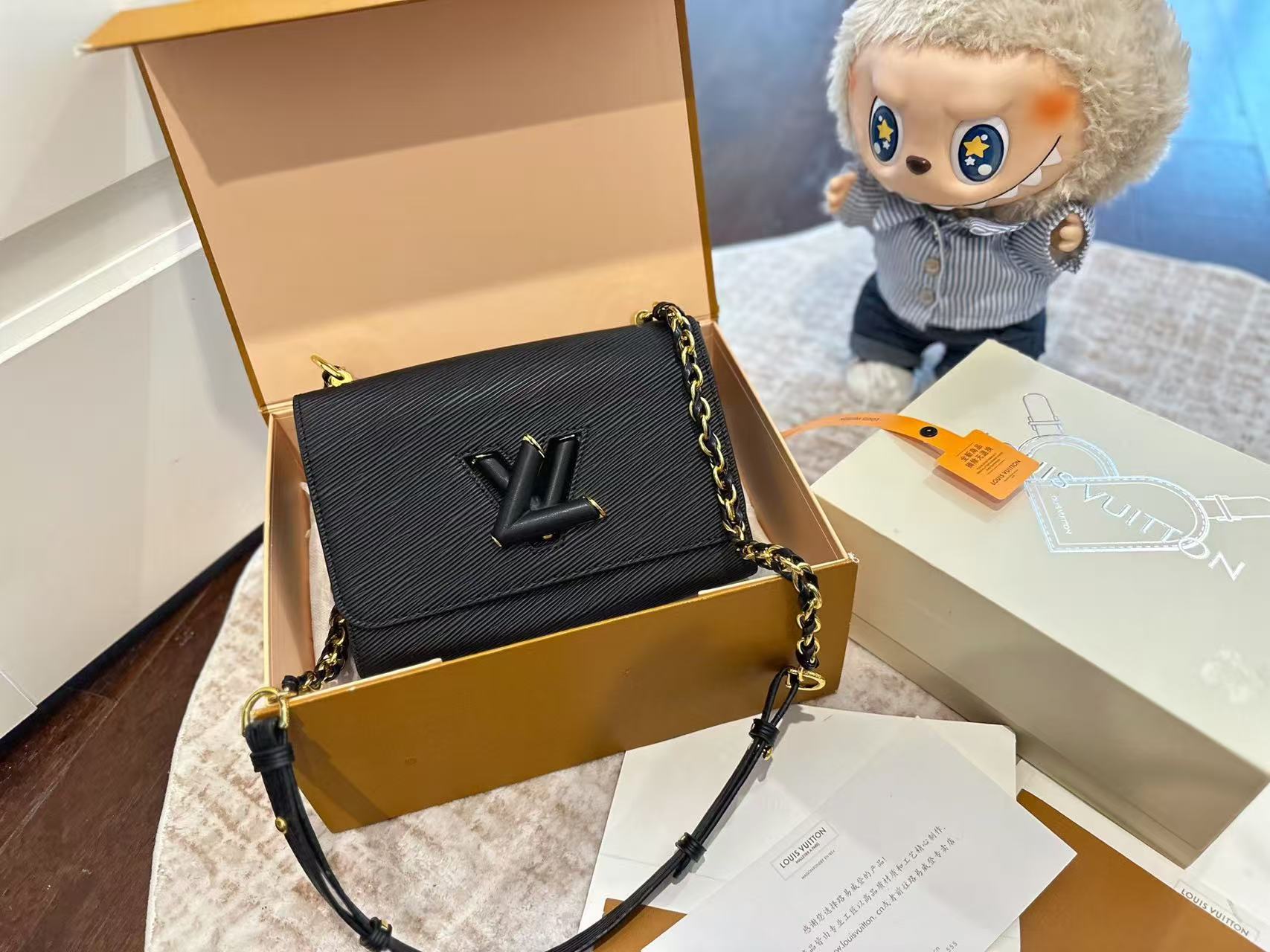 LV Twist MM Bag