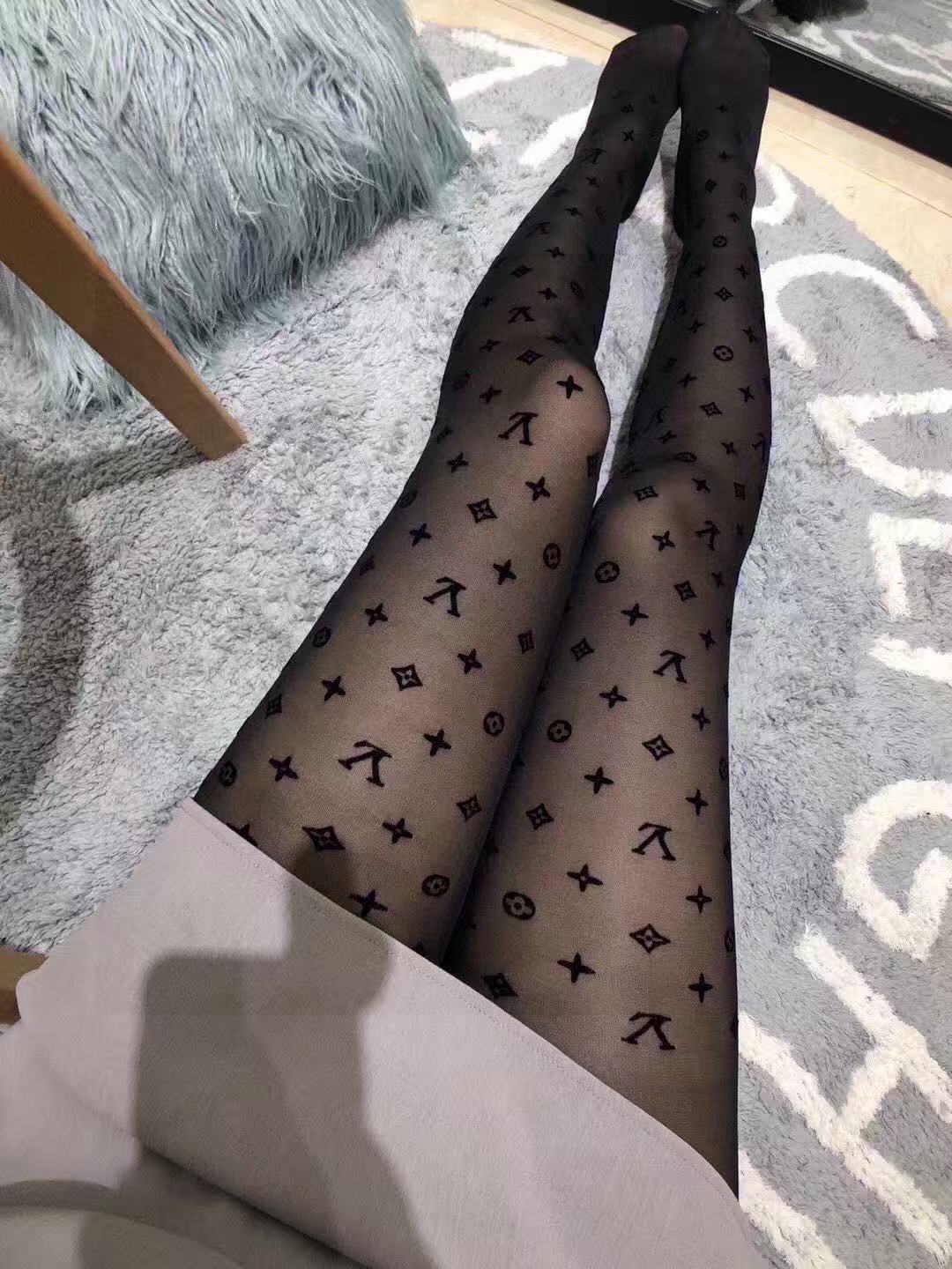 LV Velvet-Trimmed Stockings Sweeping Europe and America