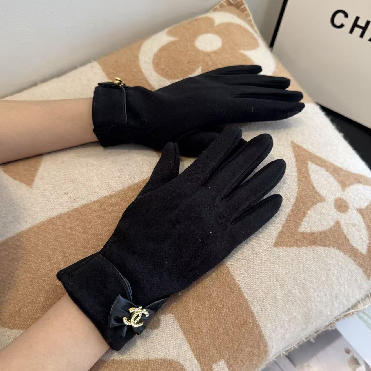 Chanel New Gloves