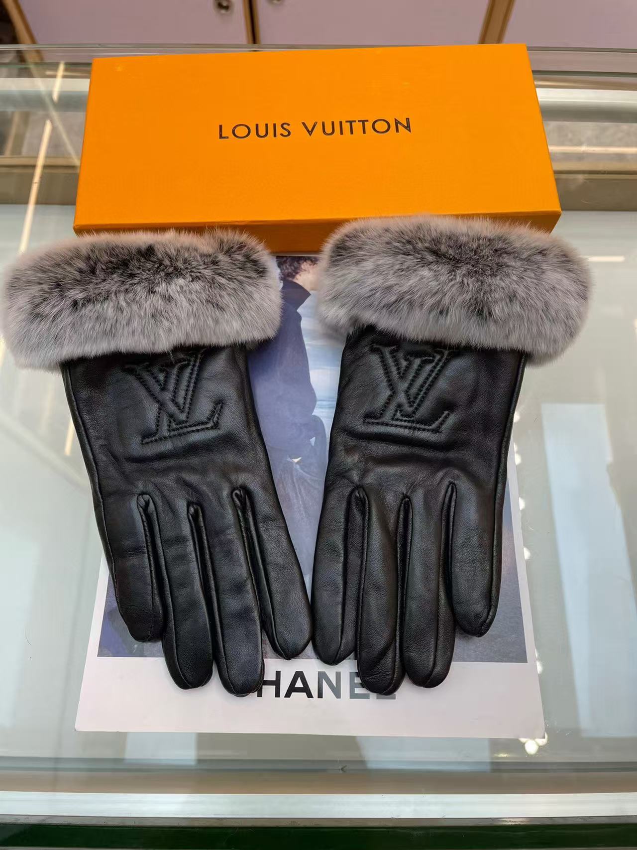 LV New Women's Gloves