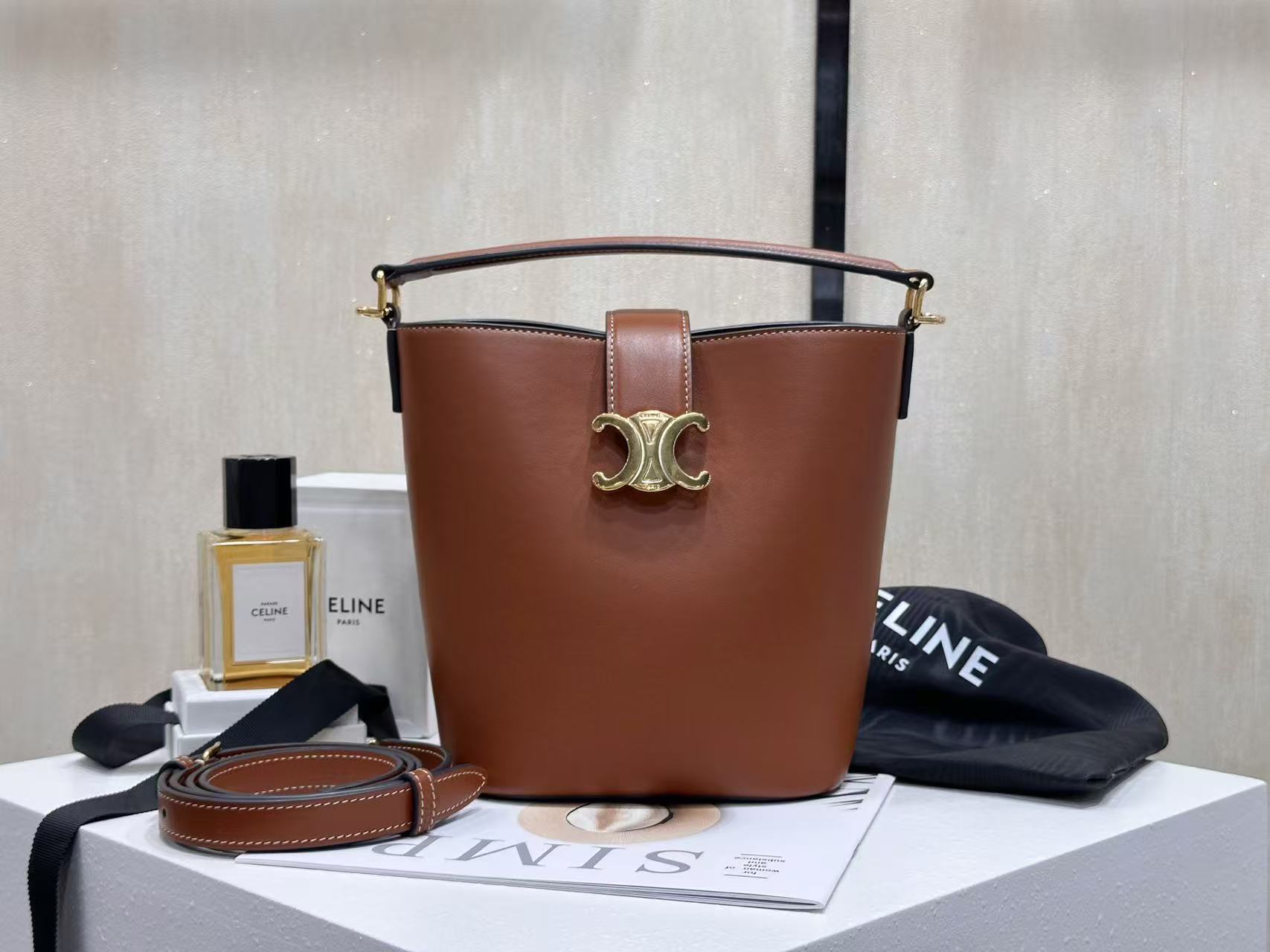 Céline 𝑳𝑶𝑼𝑰𝑺𝑬 Small Handbag