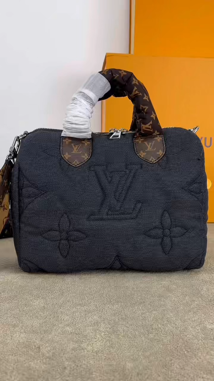 Lv Niuzi Bu Down Jacket