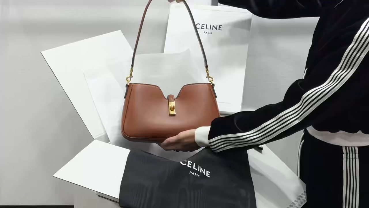 Céline CAMILLE 14 SOFT Shoulder Bag