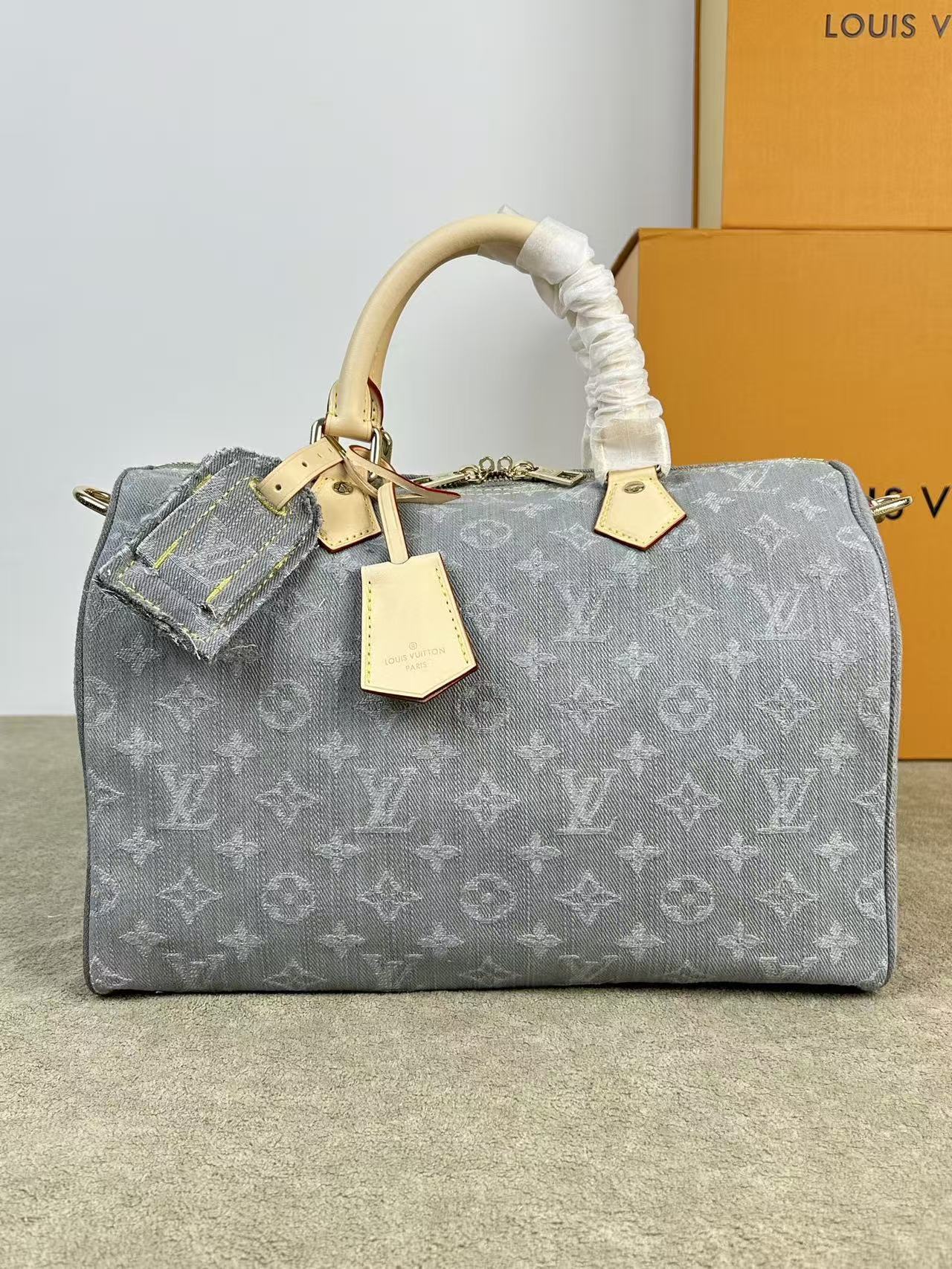 Lv  Speedy Soft 30 Handbag