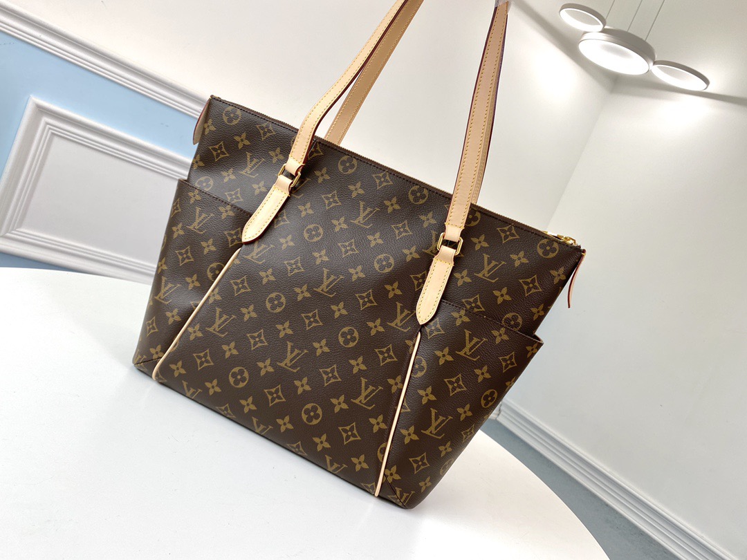 LV Monogram Totally GM