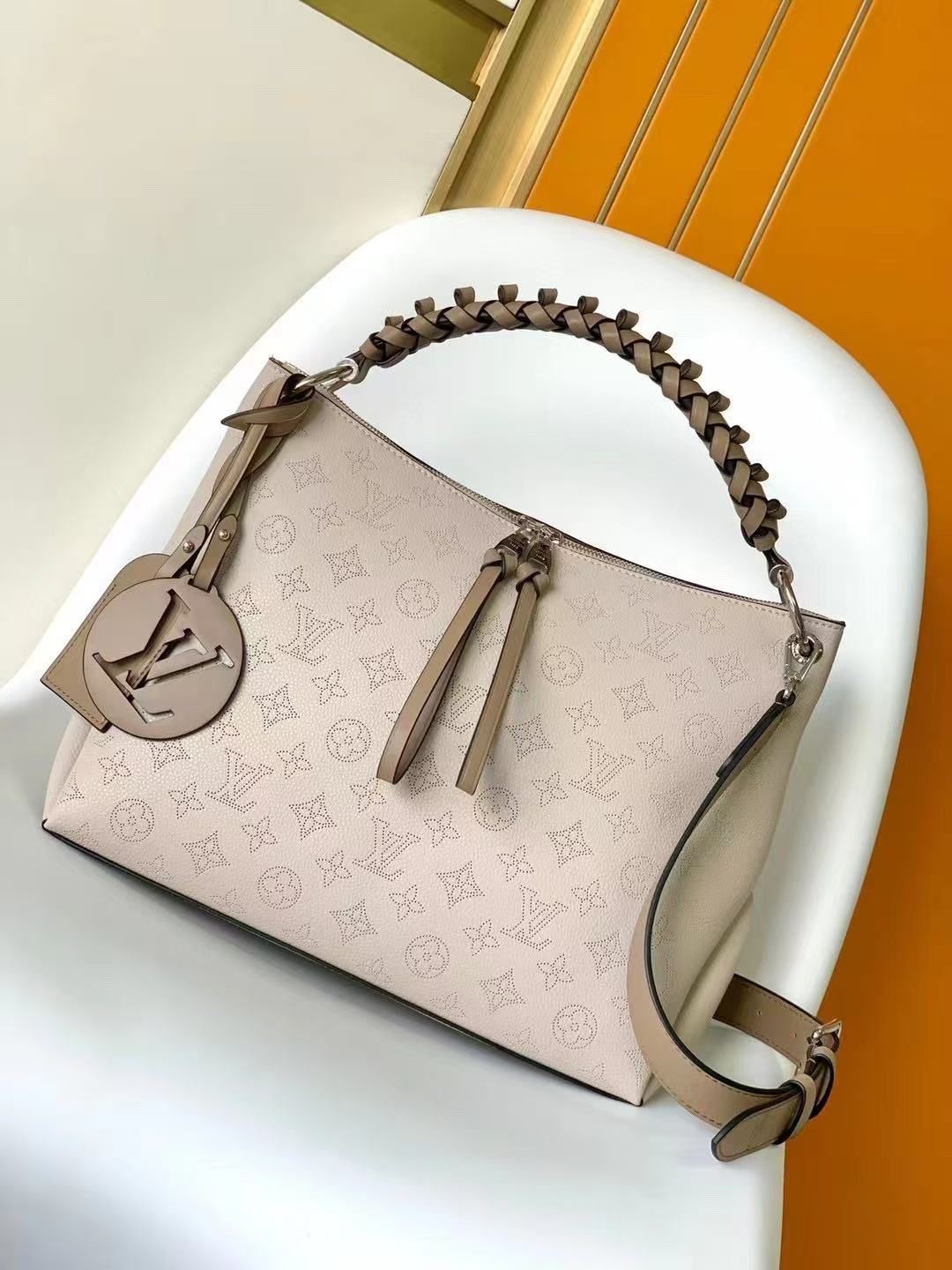Lv Beaubourg Hobo Medium Handbag