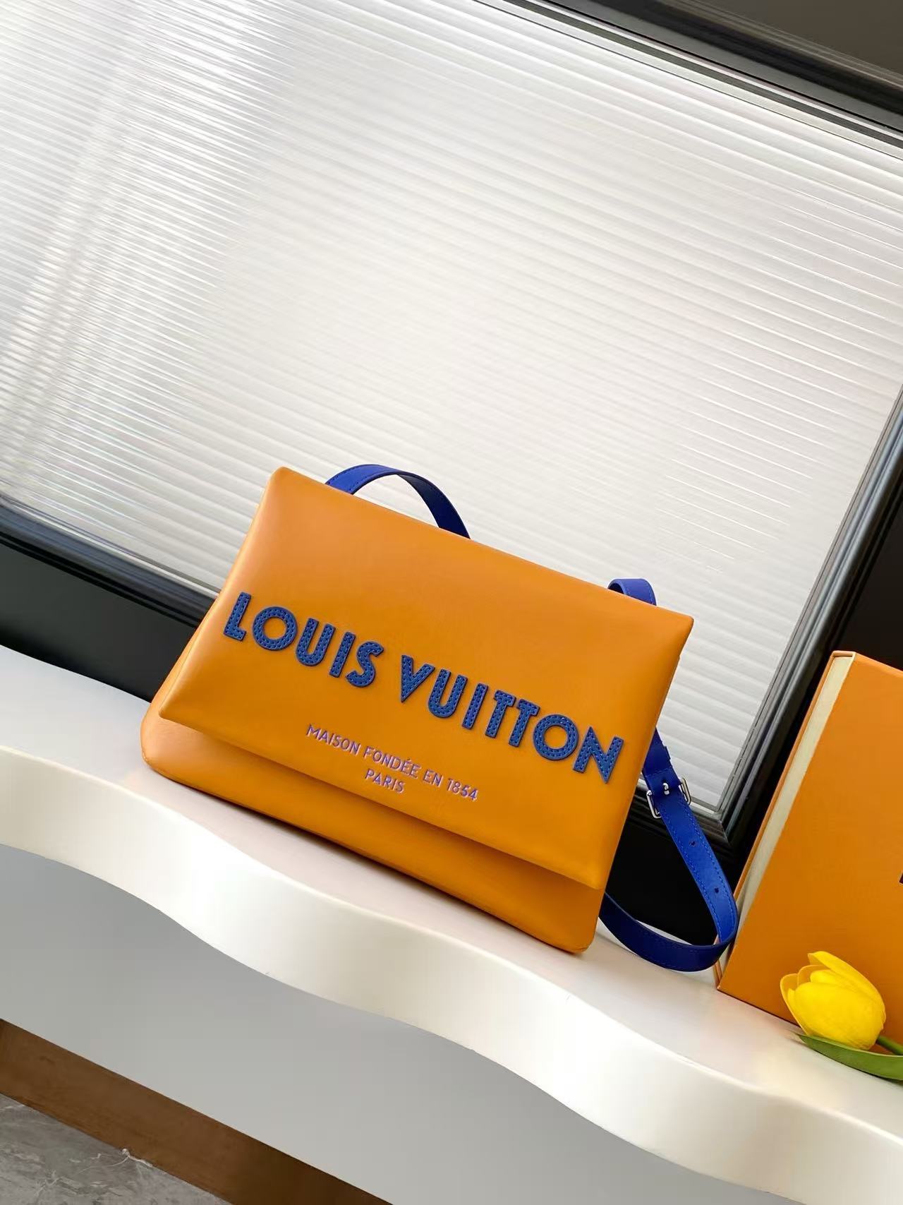 Lv Shopper Medium Handbag