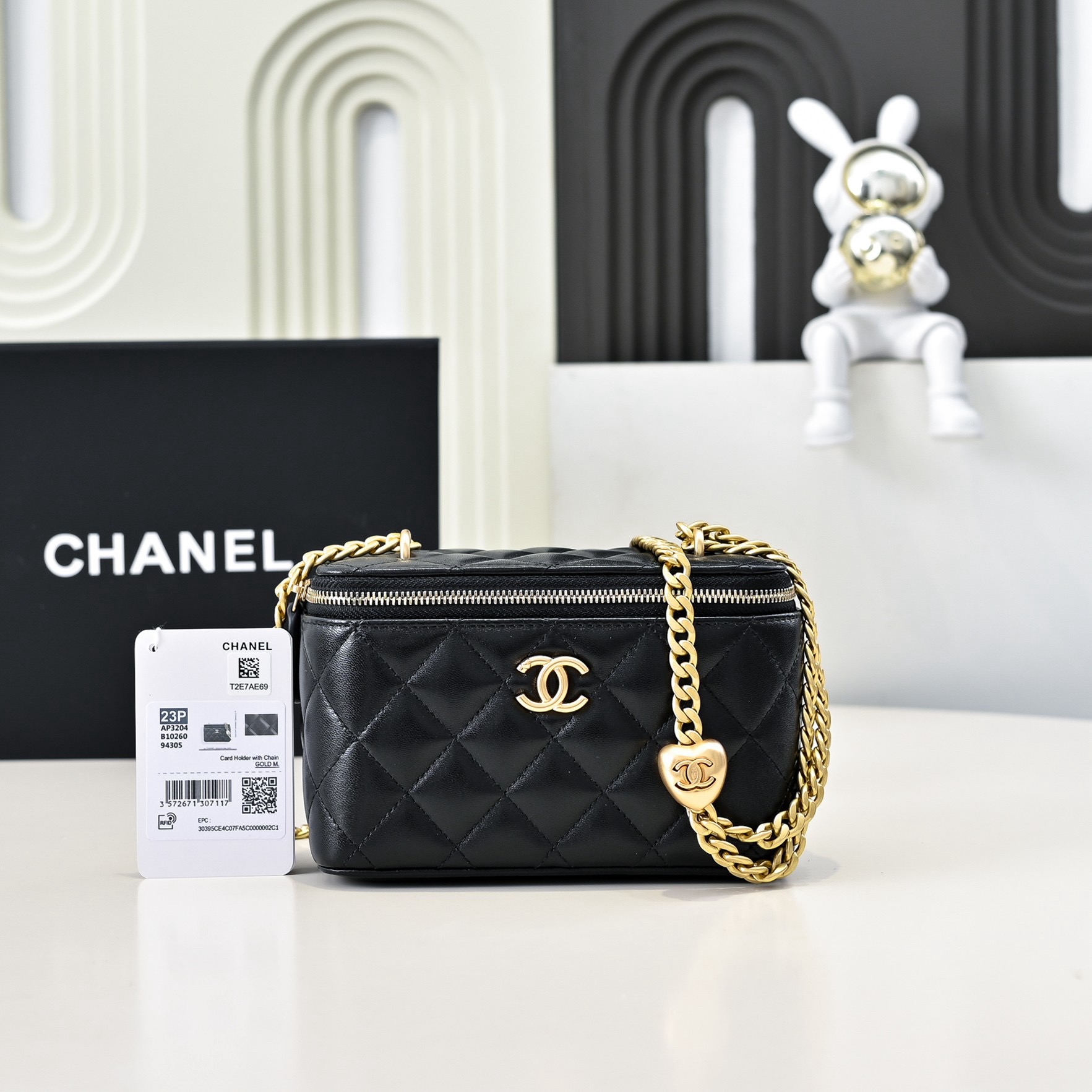 Chanel Heart-Shaped Adjustable Buckle Box Bag