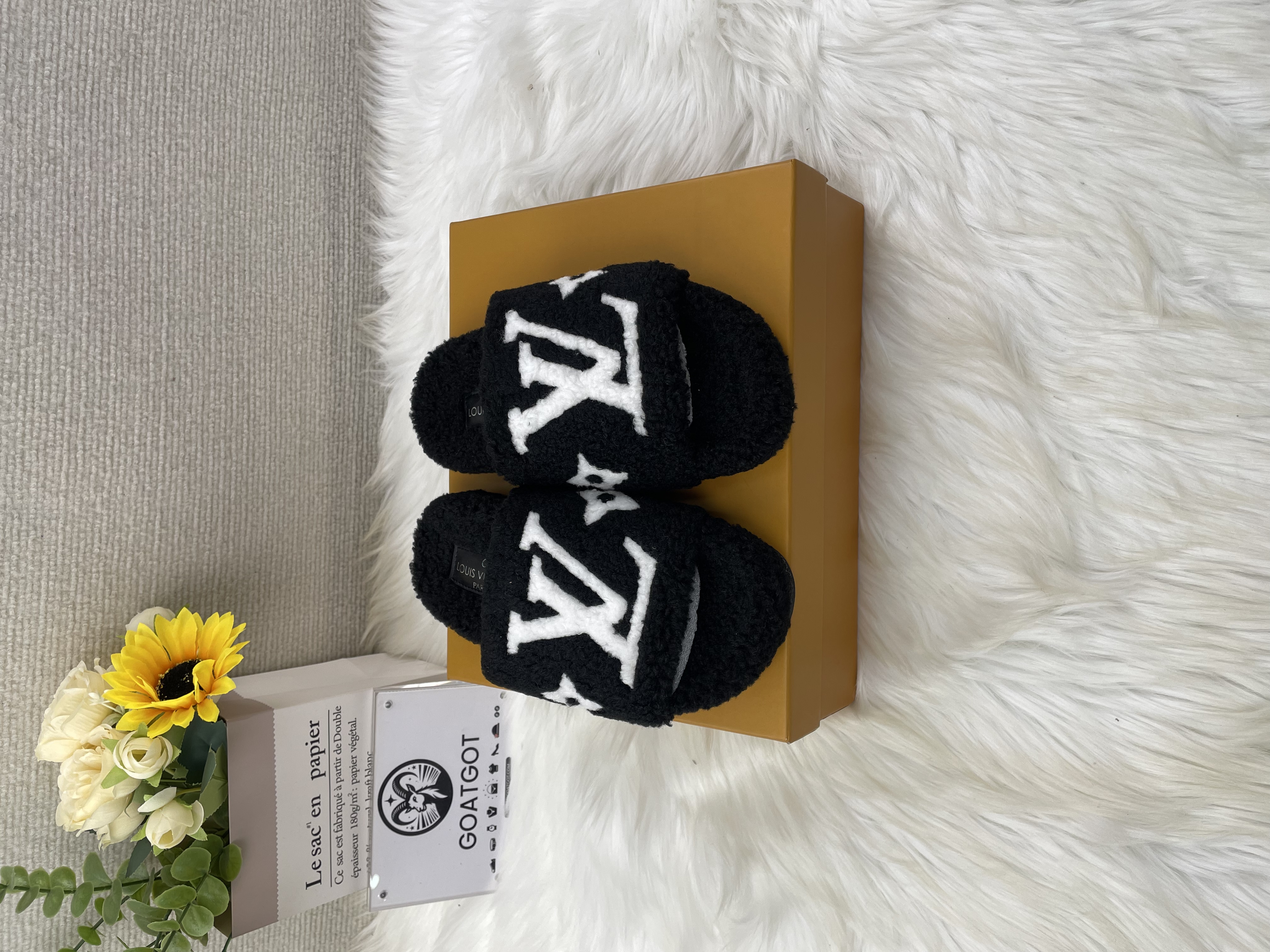 LV His & Hers Furry Slippers Sandals EUR 35 (Year-end sales)