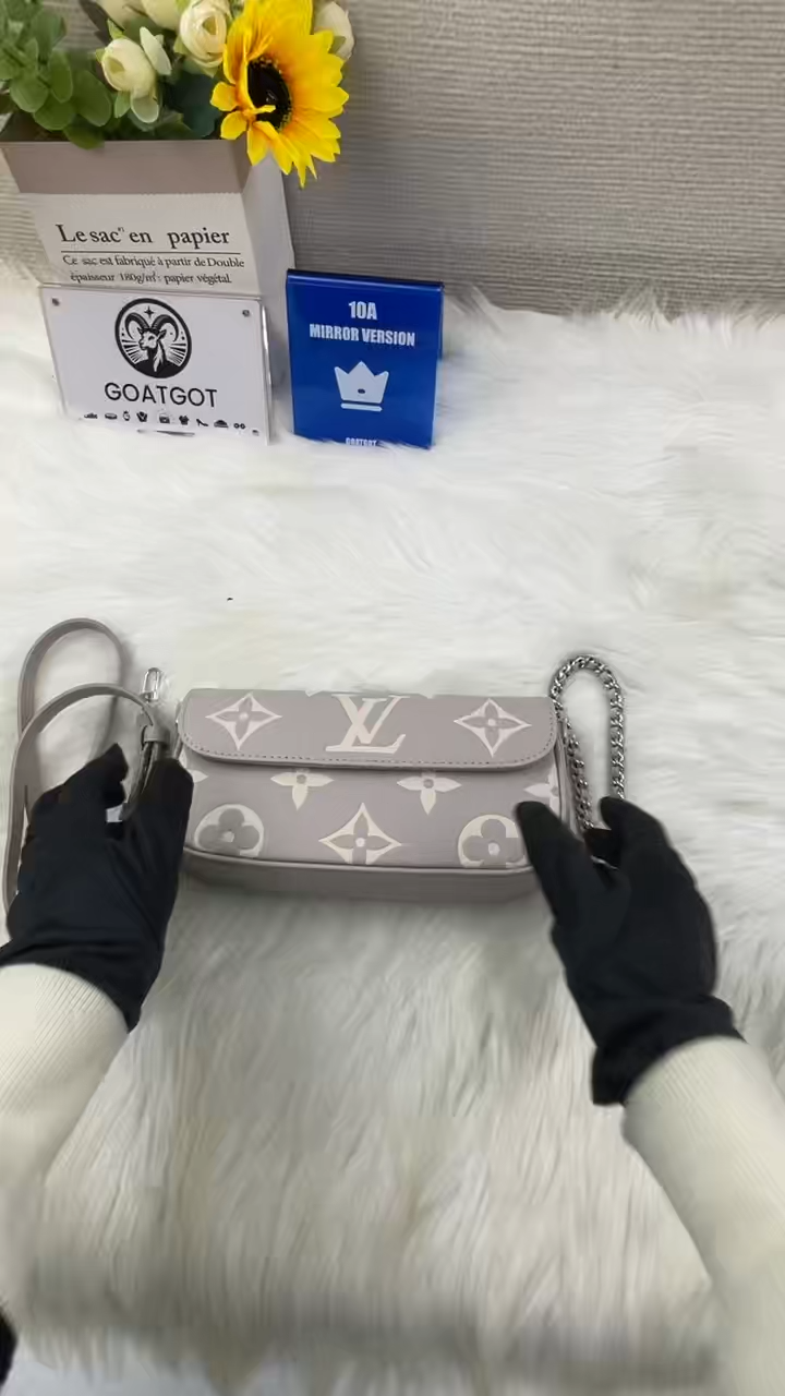 LV Wallet On Chain Ivy Bag - 10A mirror version