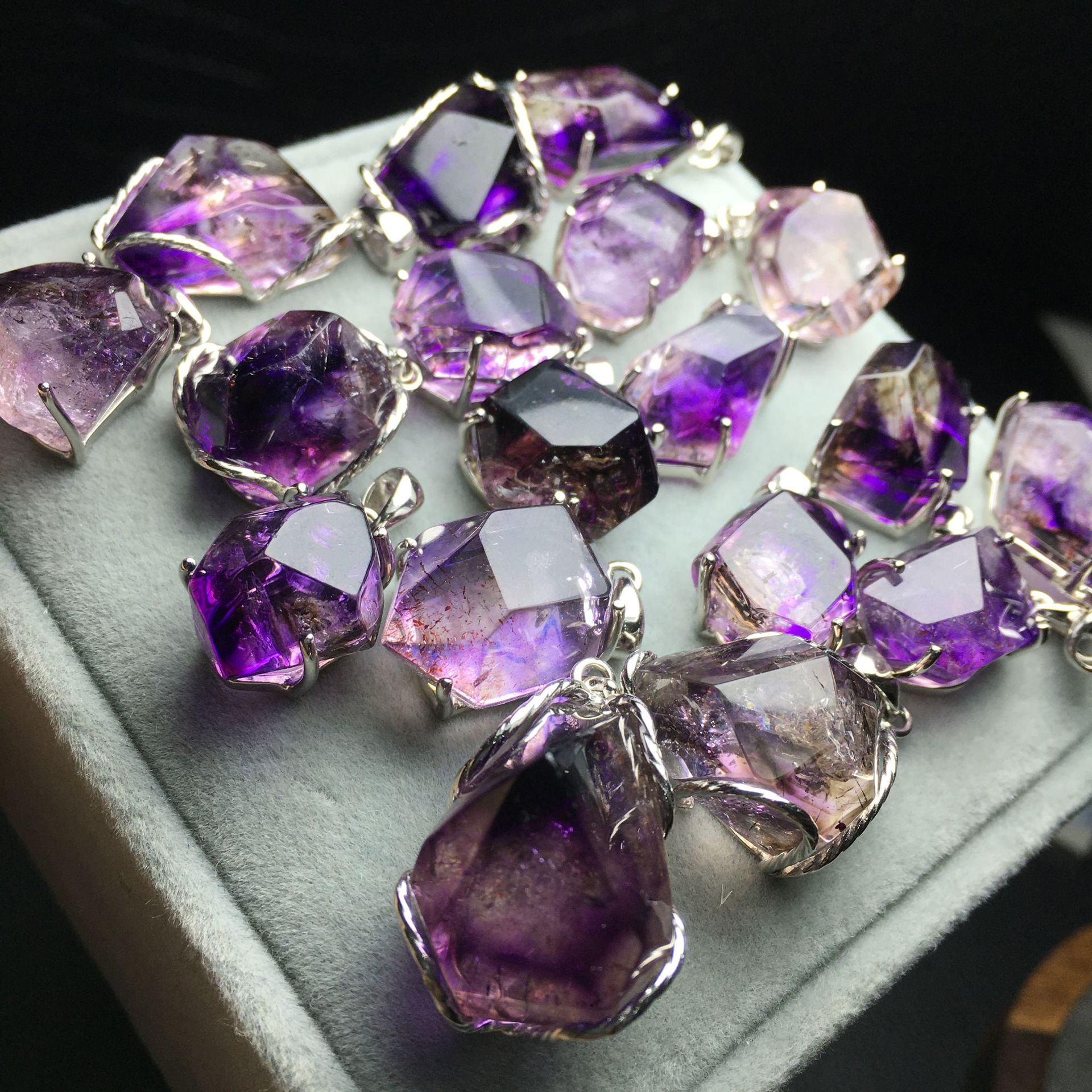 【Love luck】3 random natural purple hair love pendants
