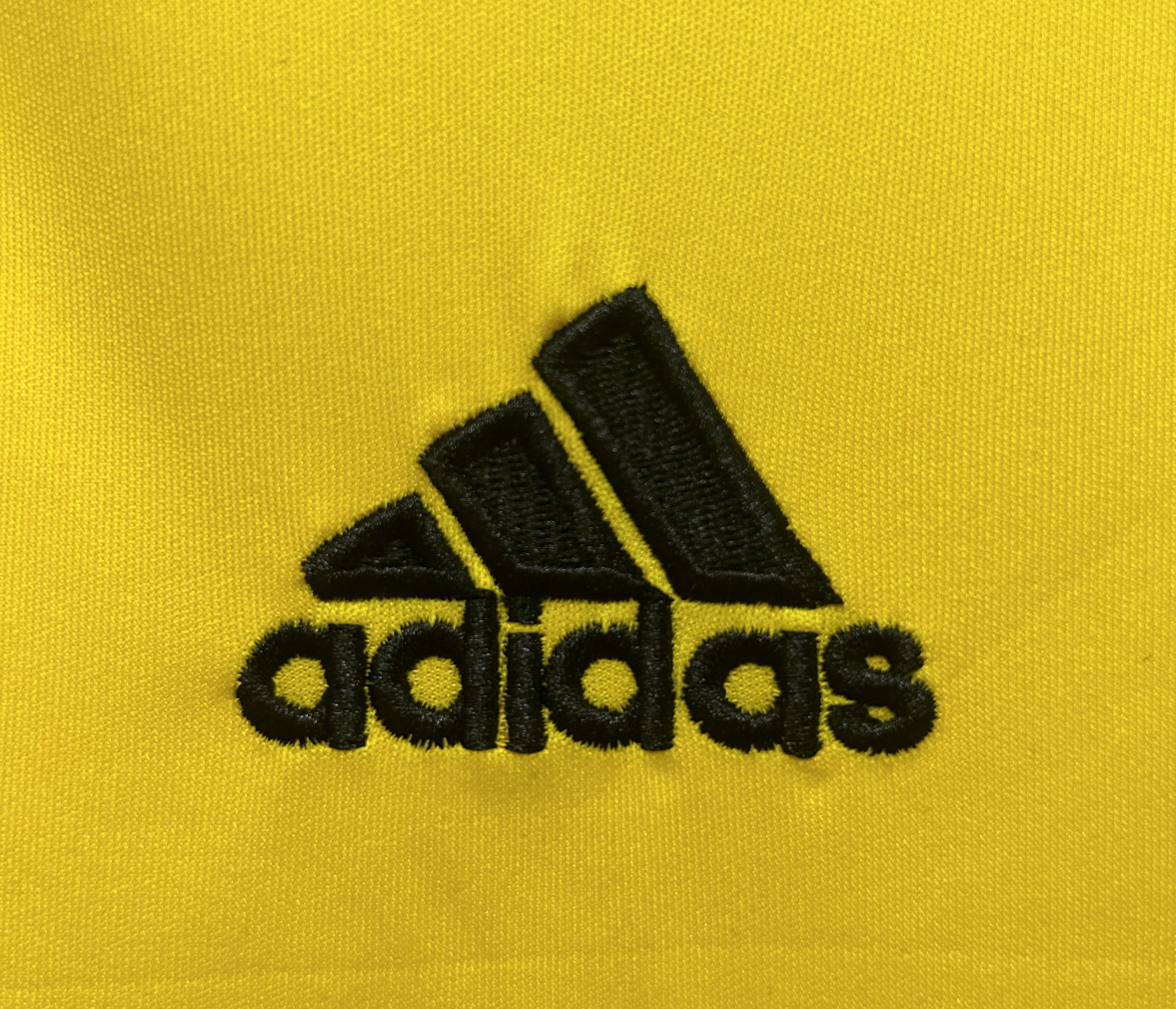 Real Madrid GOALKEEPER  Jersey 2011/12