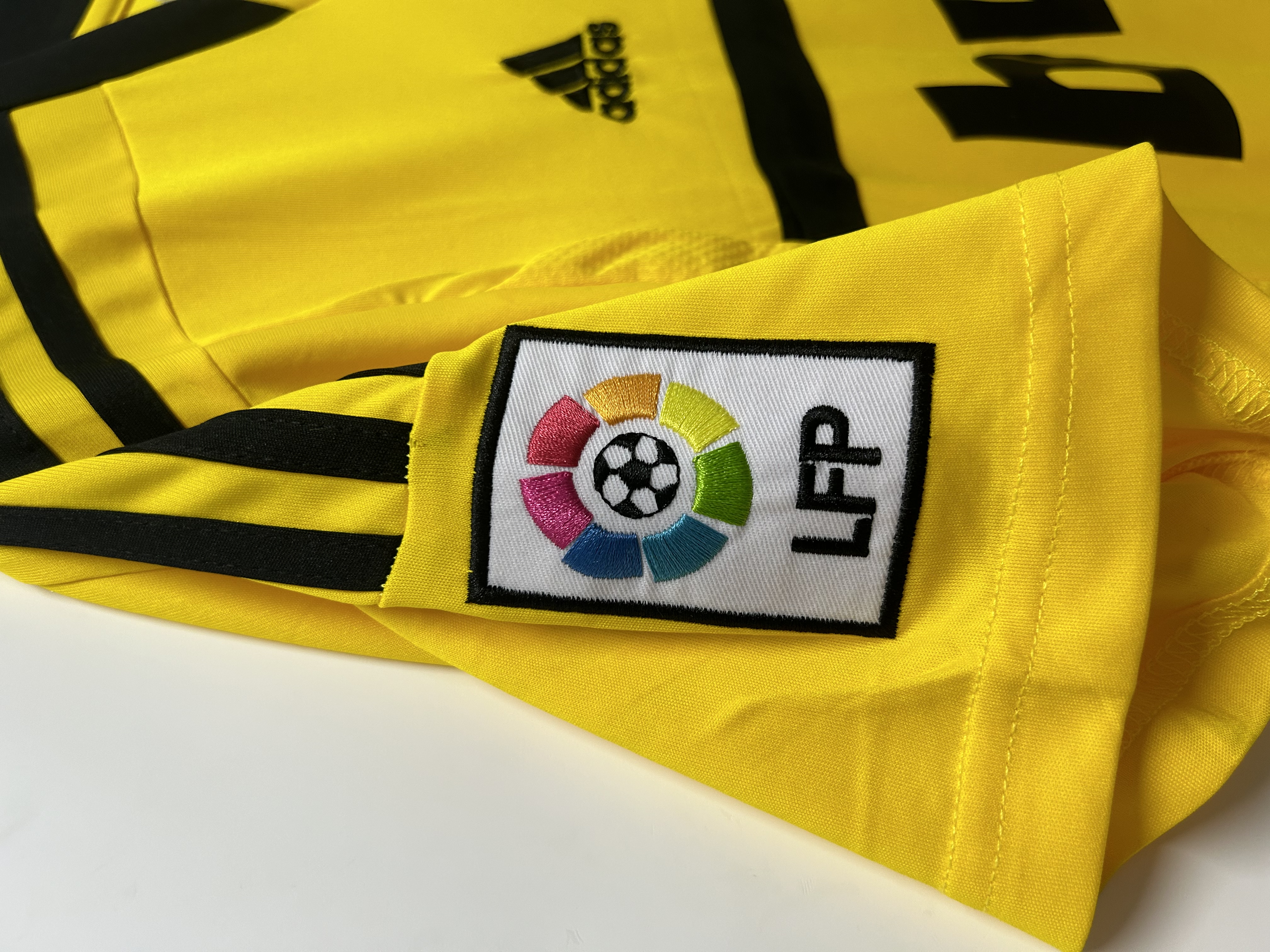 Real Madrid GOALKEEPER  Jersey 2011/12