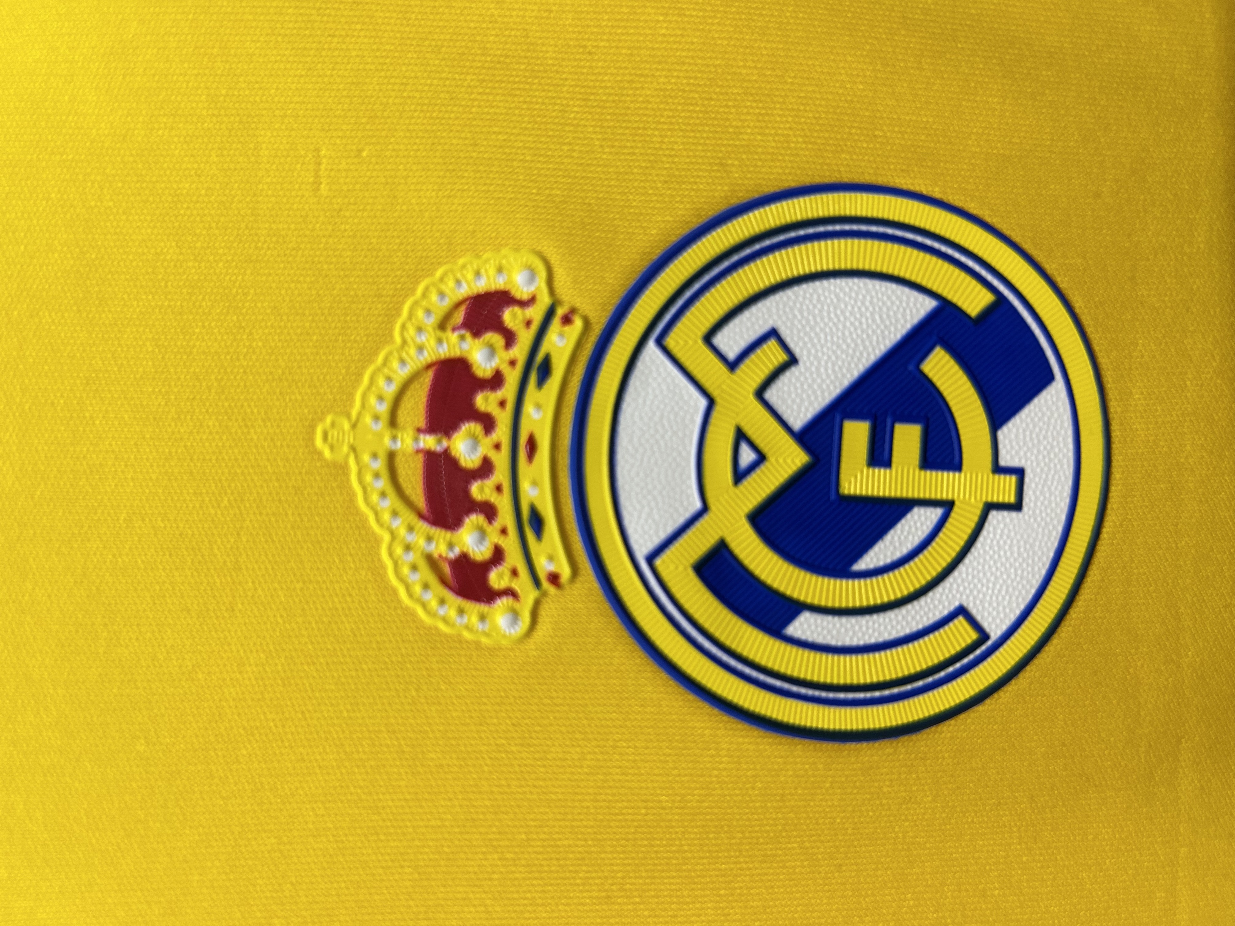 Real Madrid GOALKEEPER  Jersey 2011/12