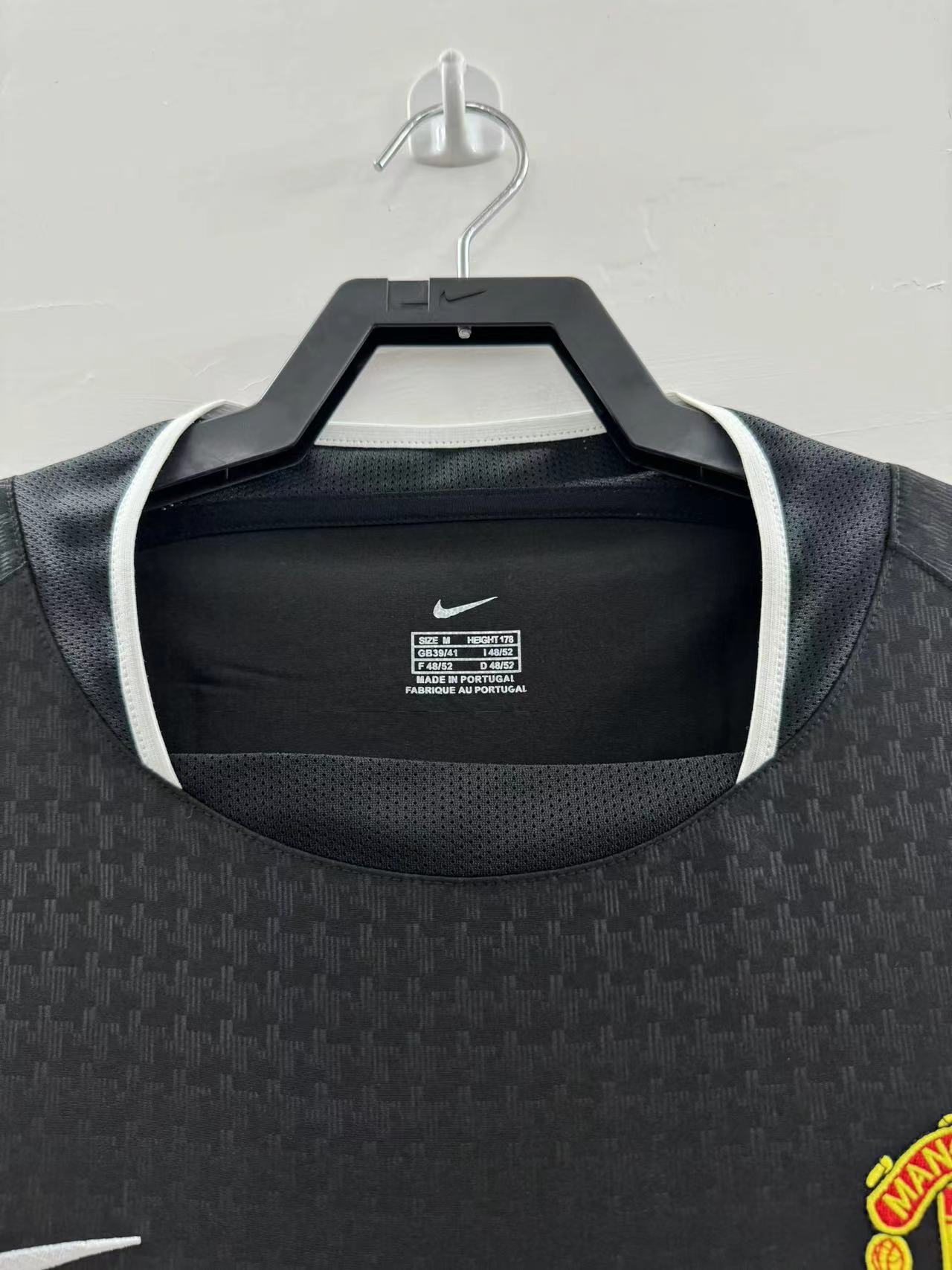 Manchester United Away  Retro Jersey 2003/04