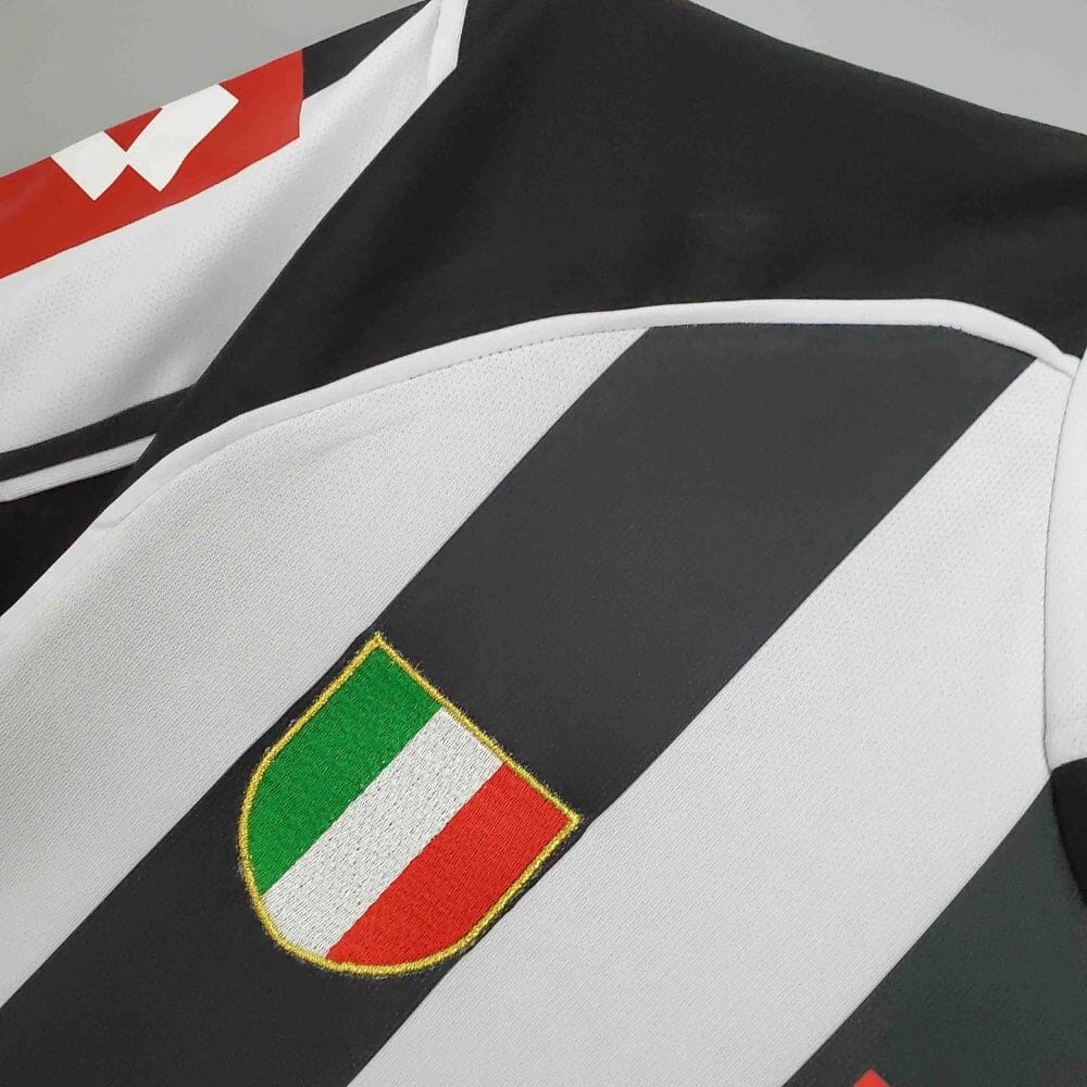 Juventus Home Retro Jersey 2002/03