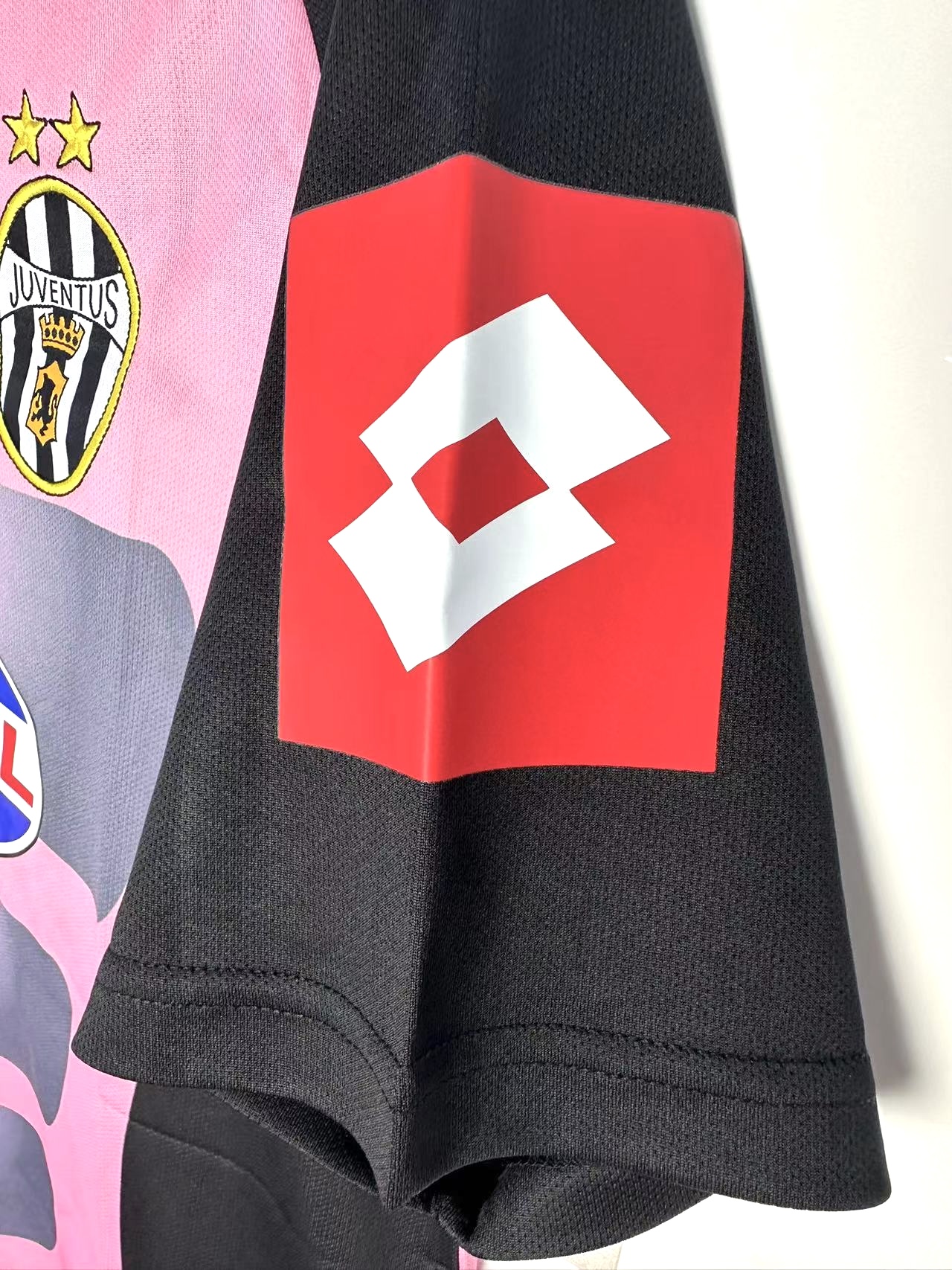 Juventus Goalkeeper Retro Jersey 2002/03 Pink Black
