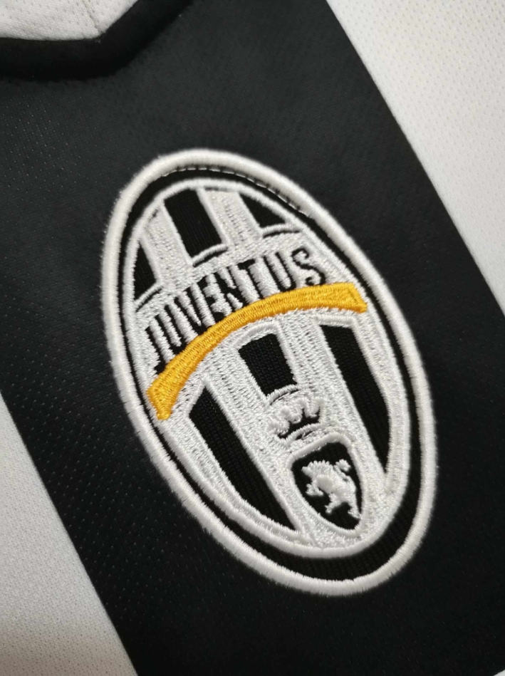 Juventus Home Retro Jersey 2004/05