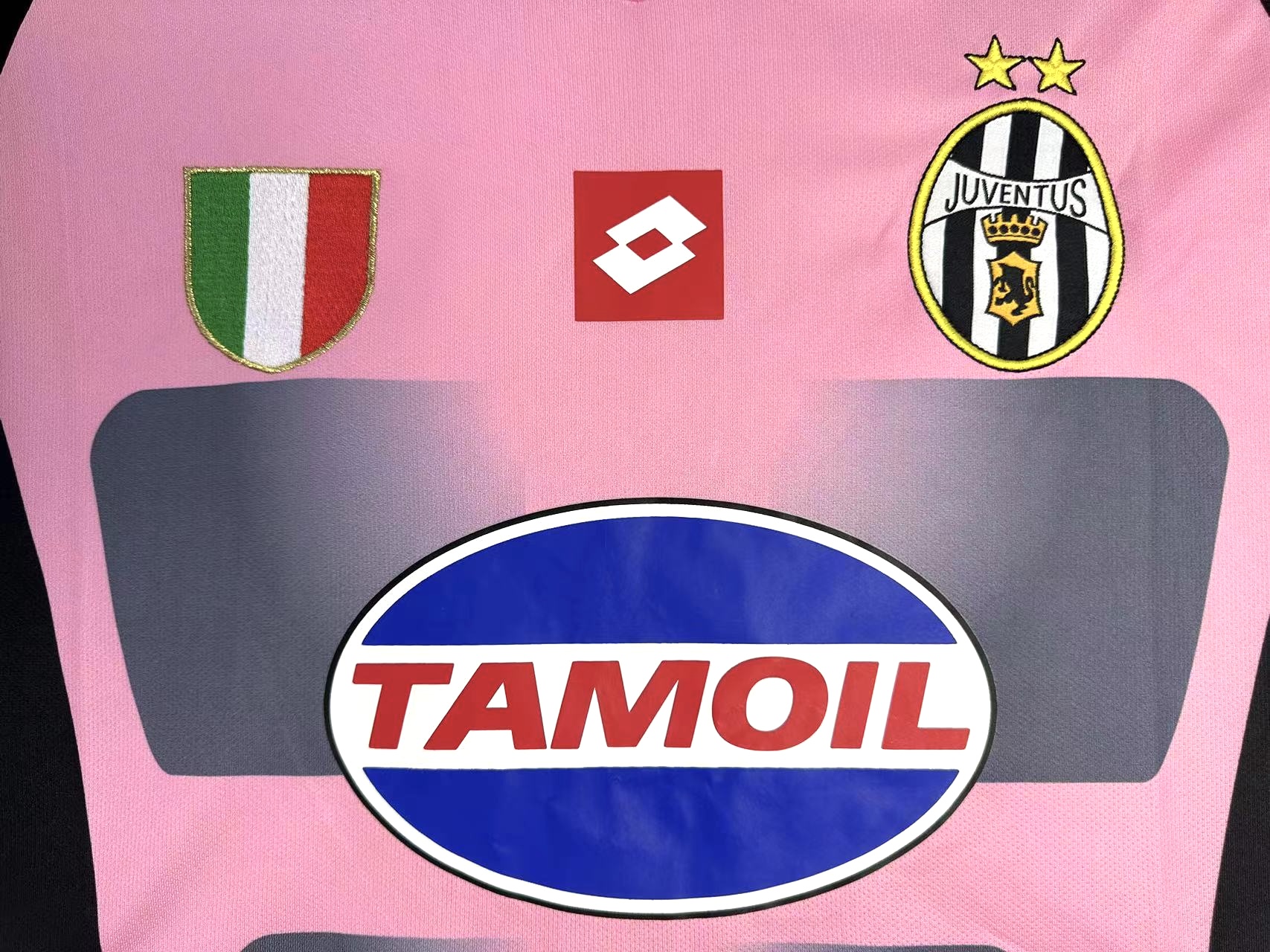 Juventus Goalkeeper Retro Jersey 2002/03 Pink Black