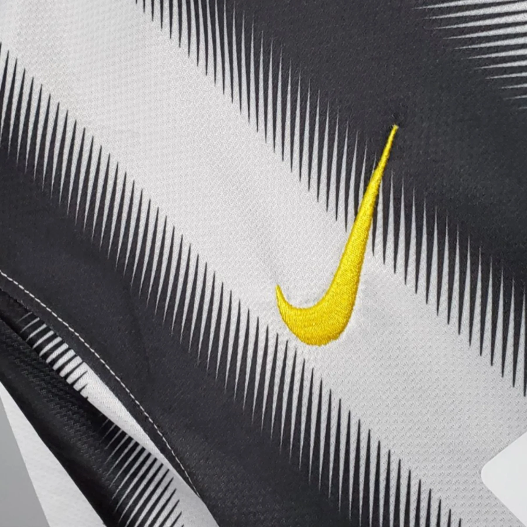 Juventus Home Retro Jersey 2011/12