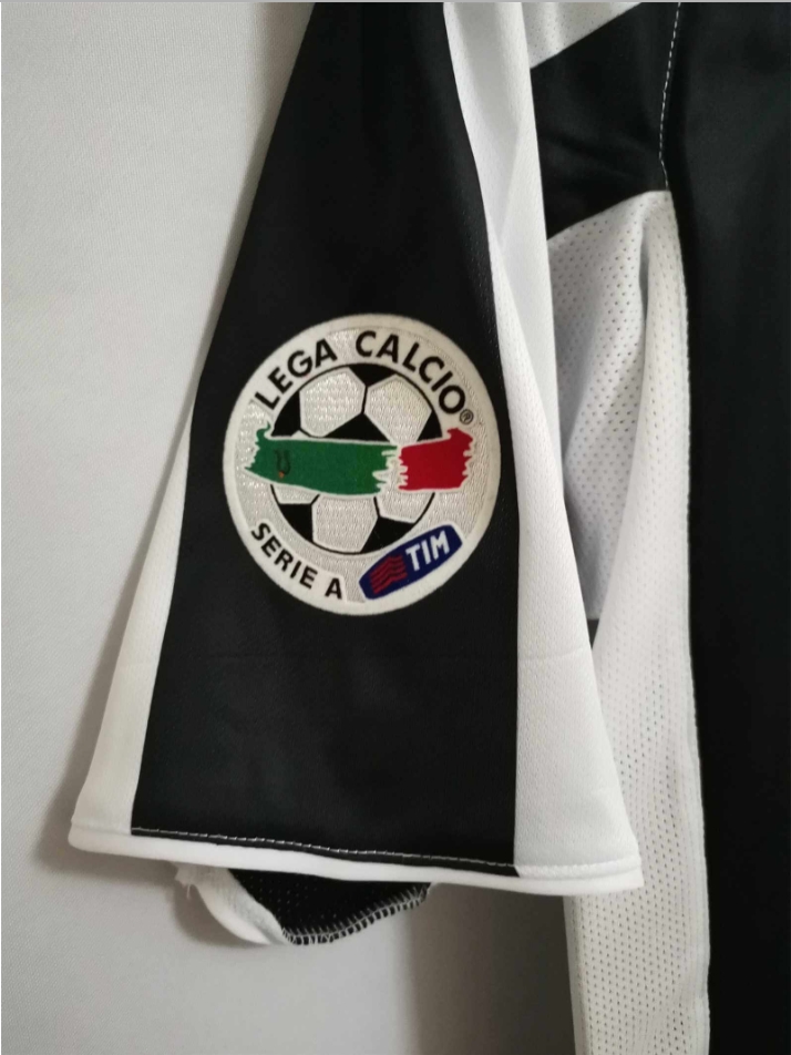 Juventus Home Retro Jersey 2004/05
