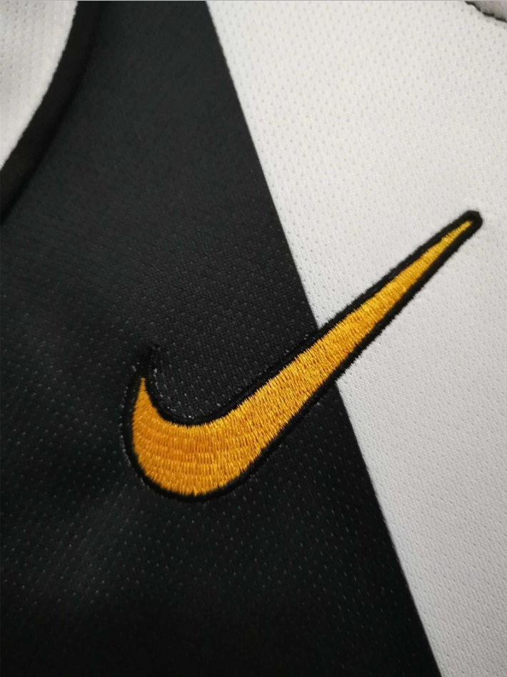 Juventus Home Retro Jersey 2004/05
