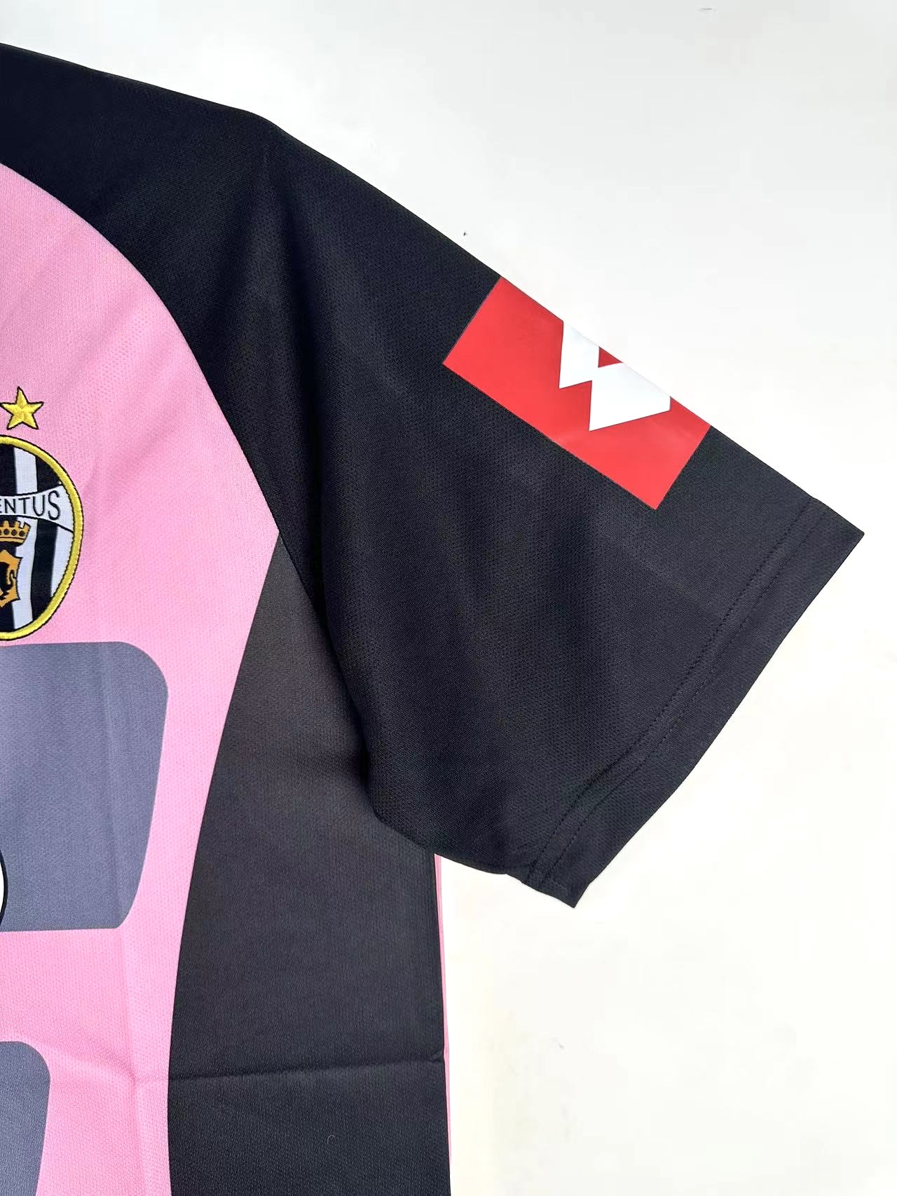 Juventus Goalkeeper Retro Jersey 2002/03 Pink Black