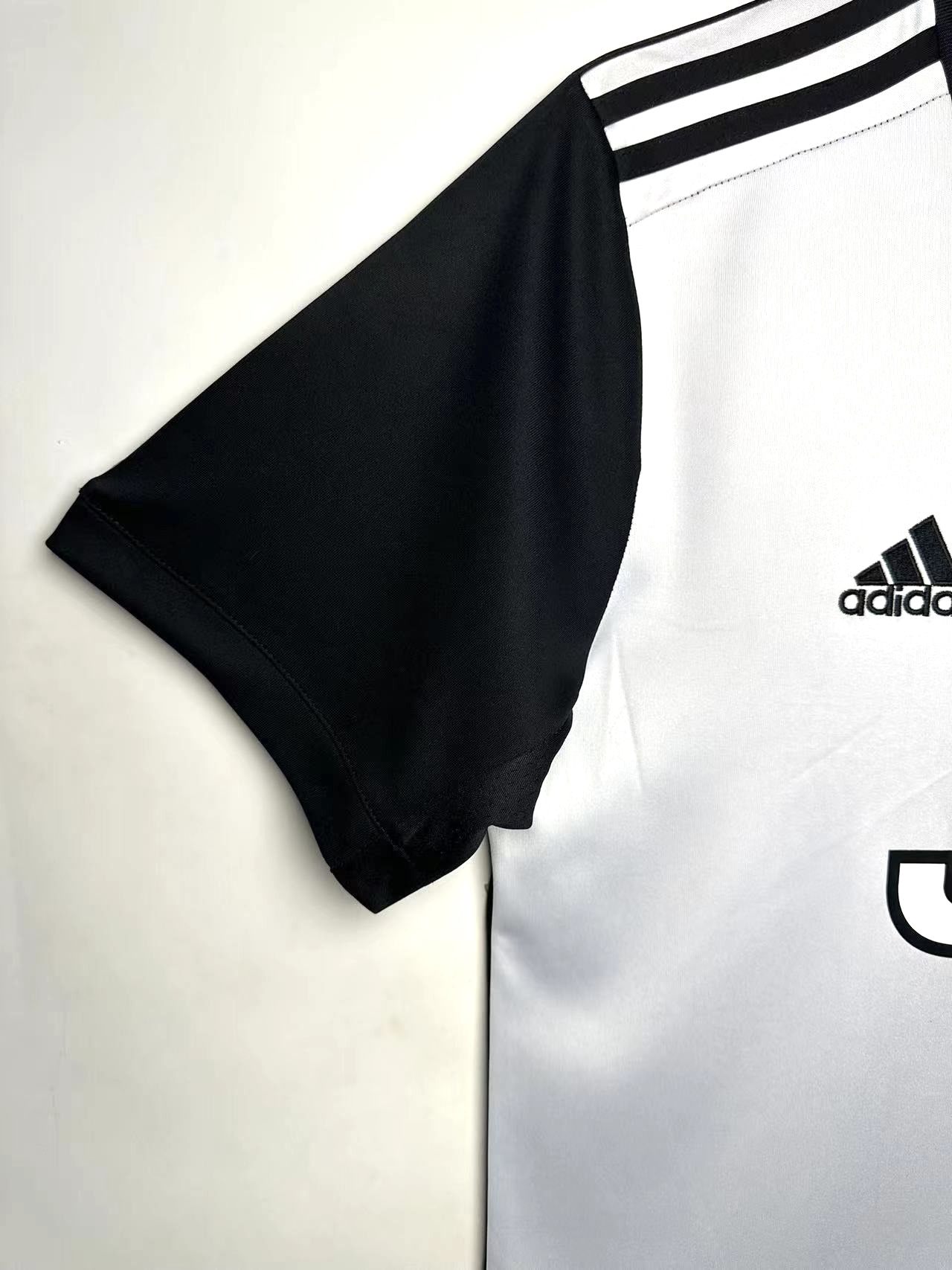 Juventus Home Retro Jersey  2019/20