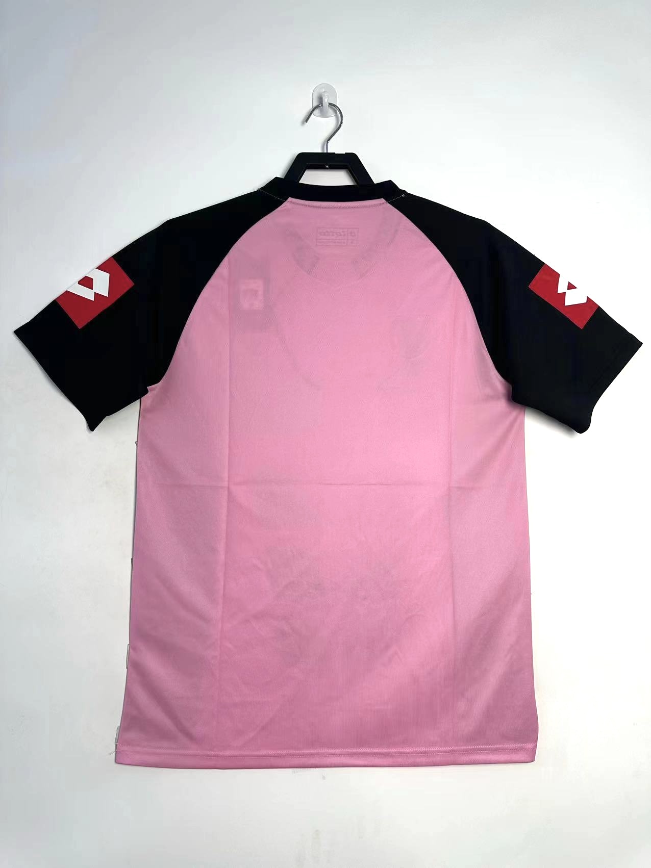 Juventus Goalkeeper Retro Jersey 2002/03 Pink Black