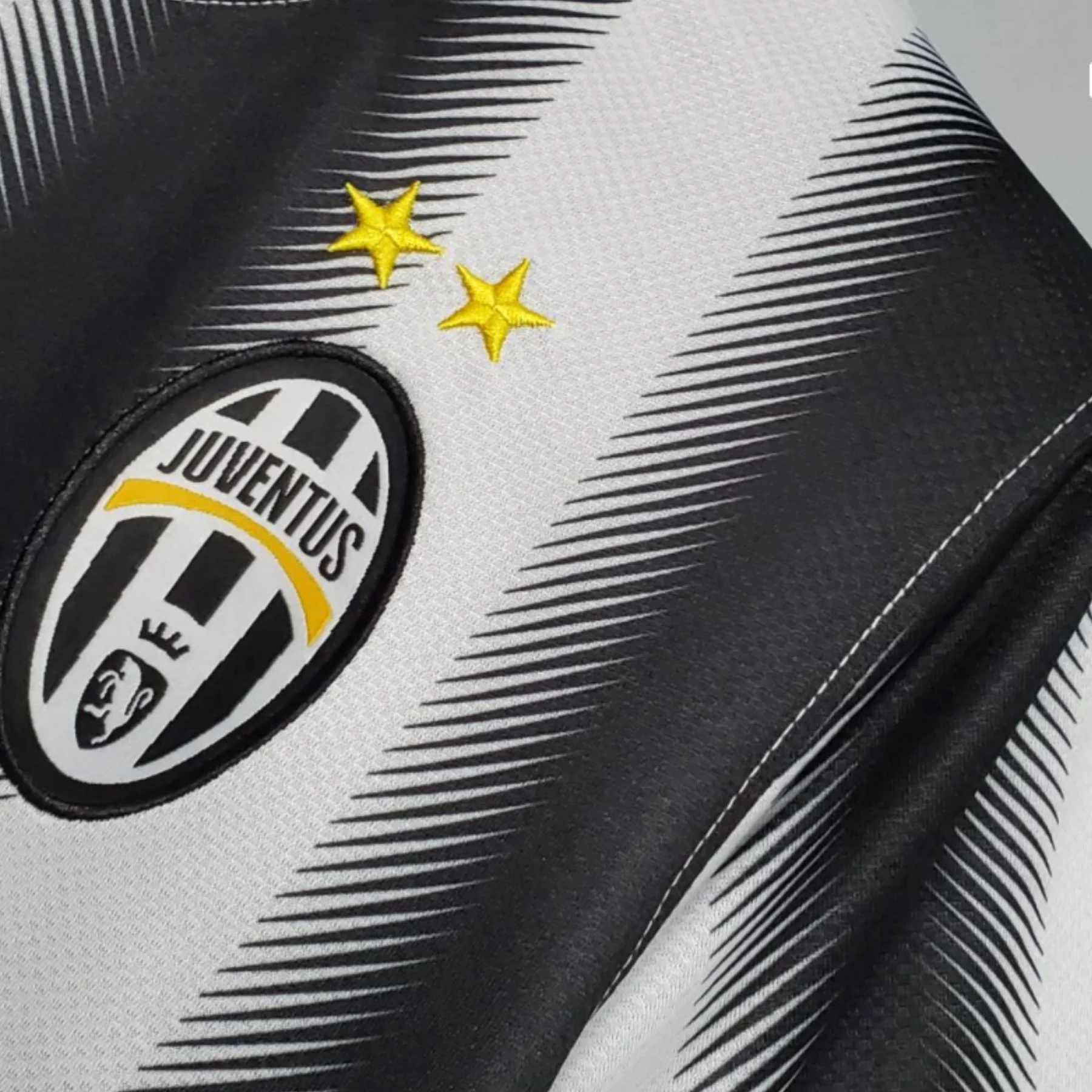 Juventus Home Retro Jersey 2011/12