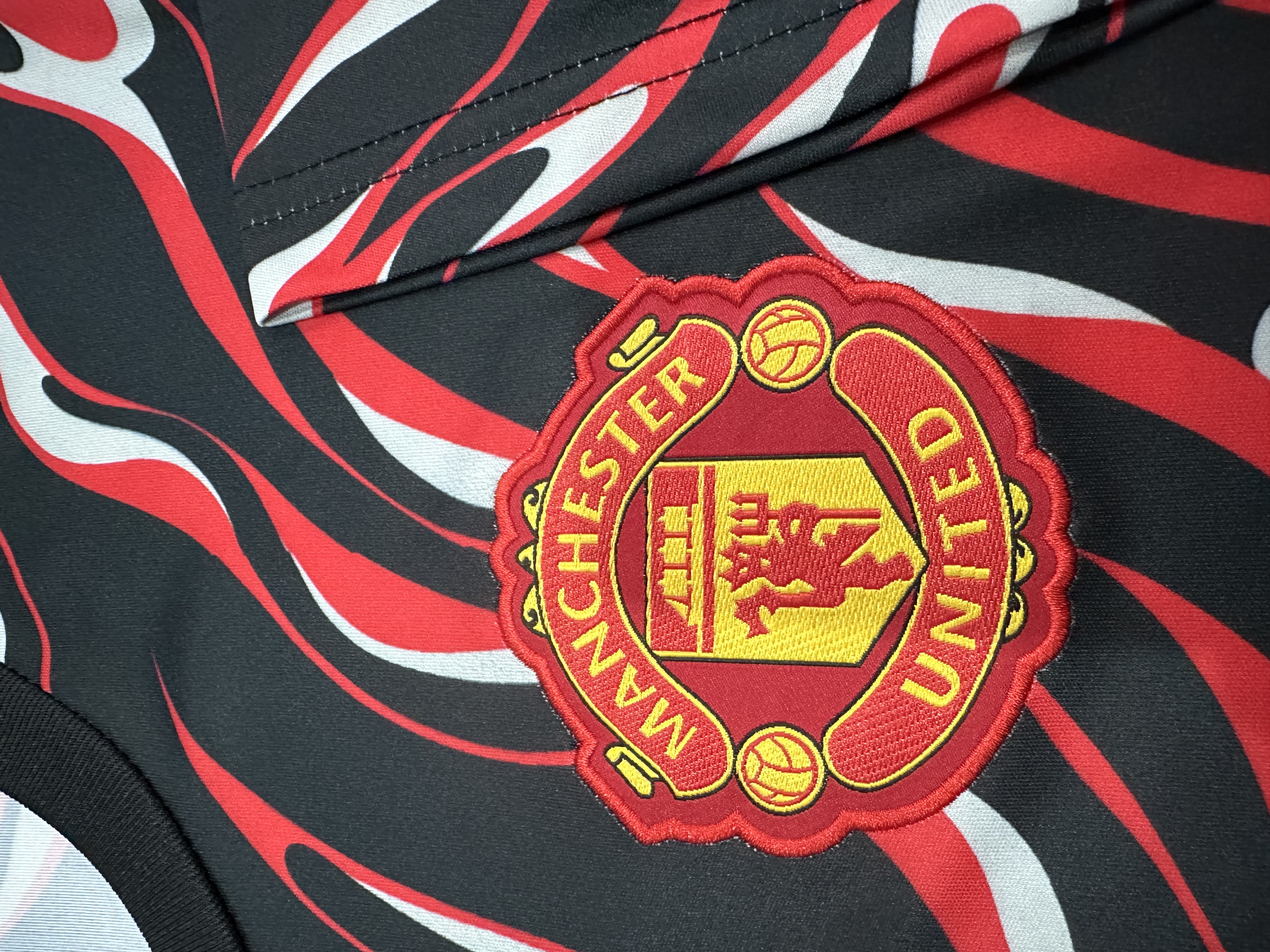 Manchester United Pre-Match  Jersey 2025/26 Red and black